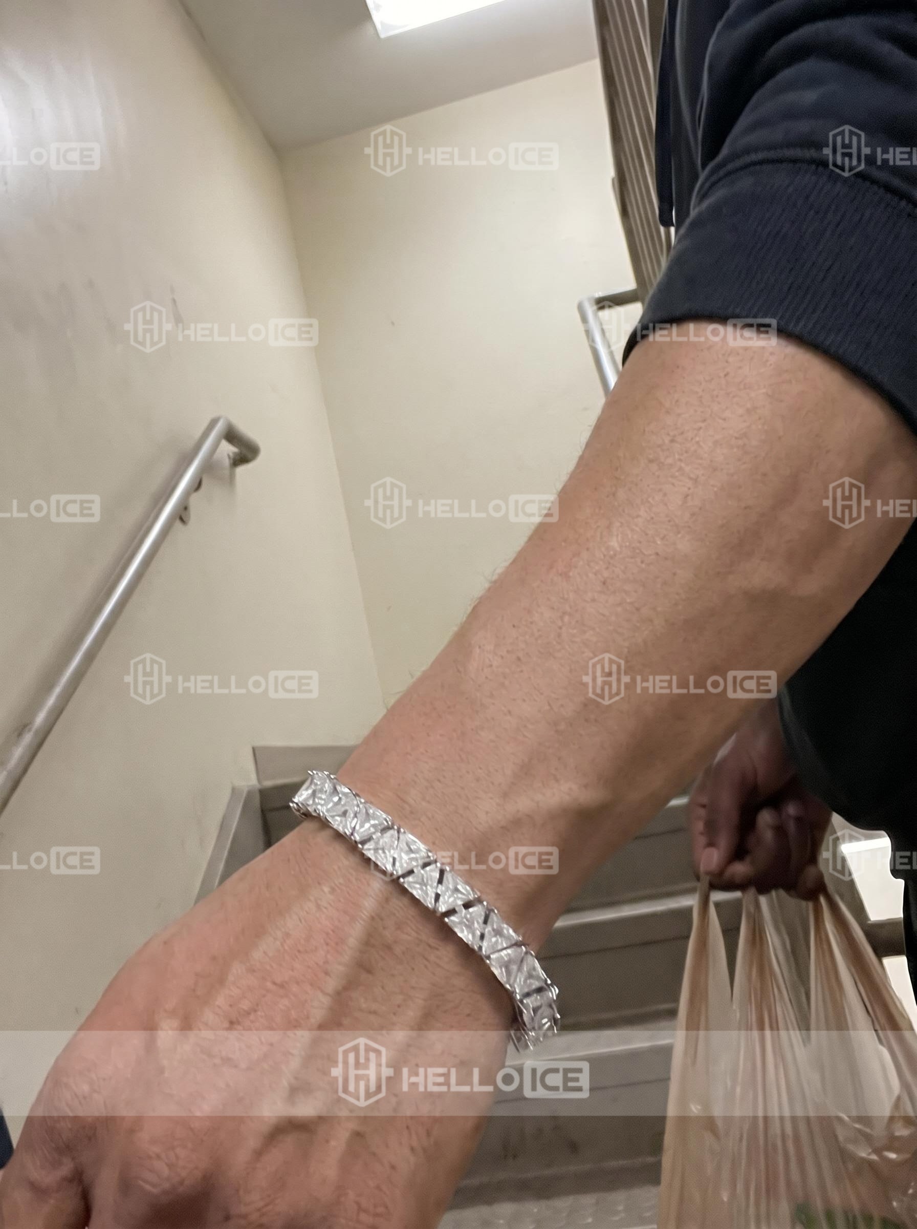 Helloice Review Image
