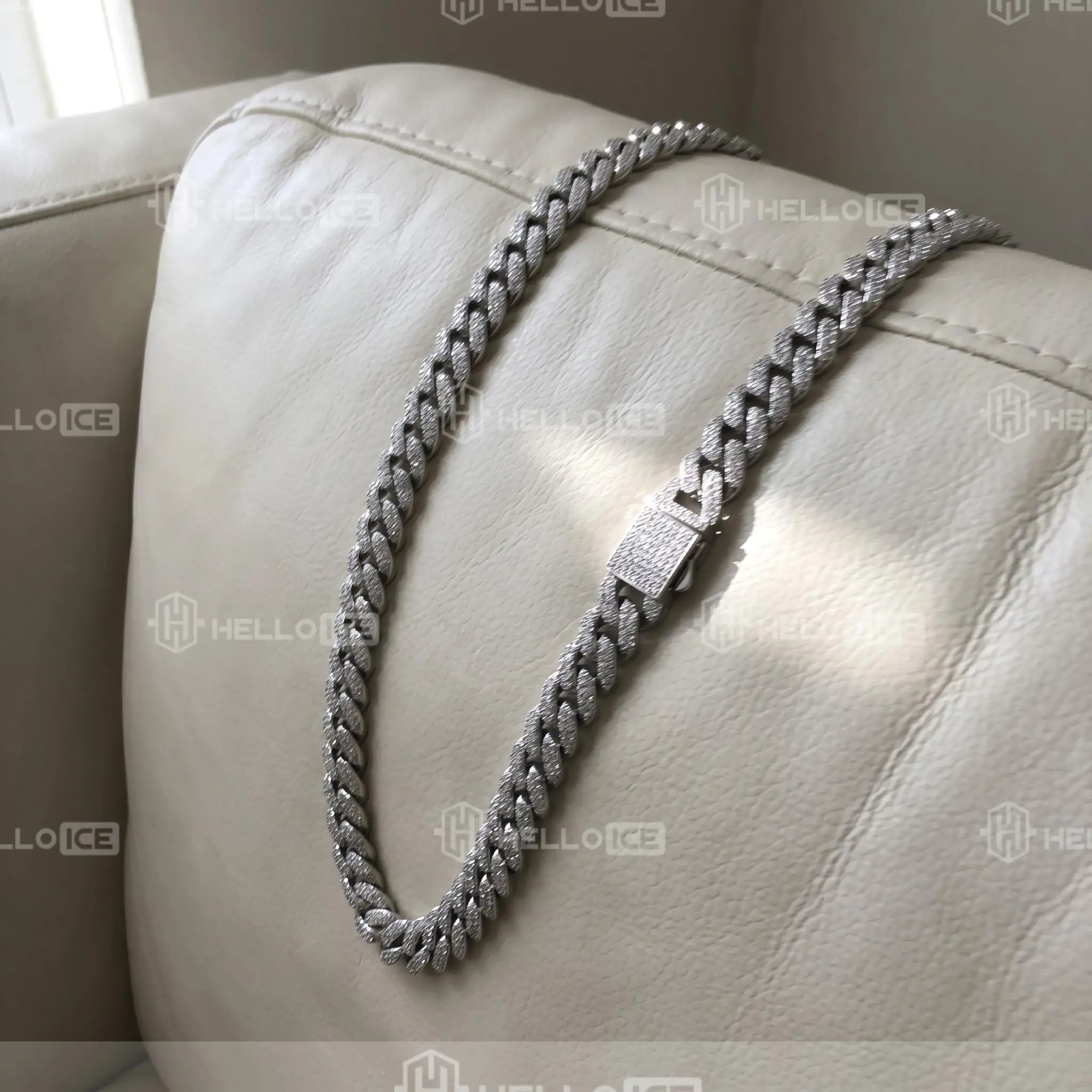 Helloice Review Image