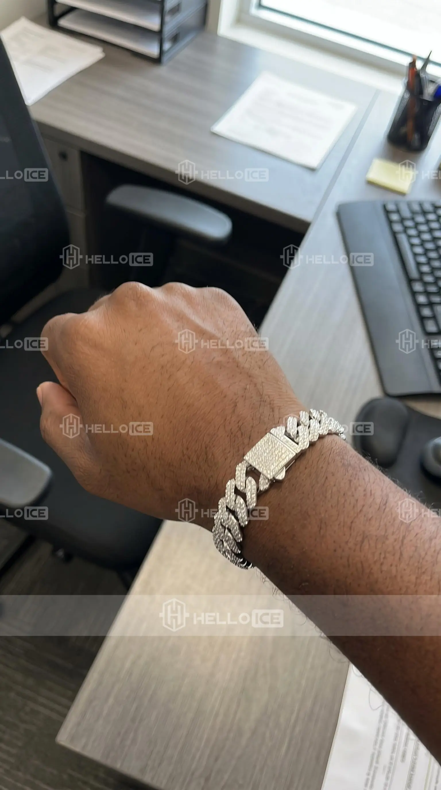 Helloice Review Image