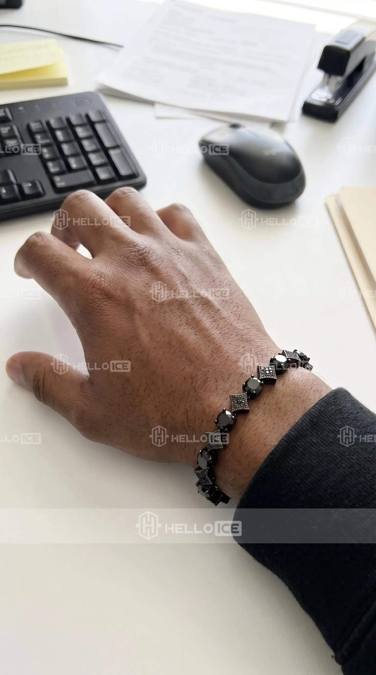 Helloice Review Image