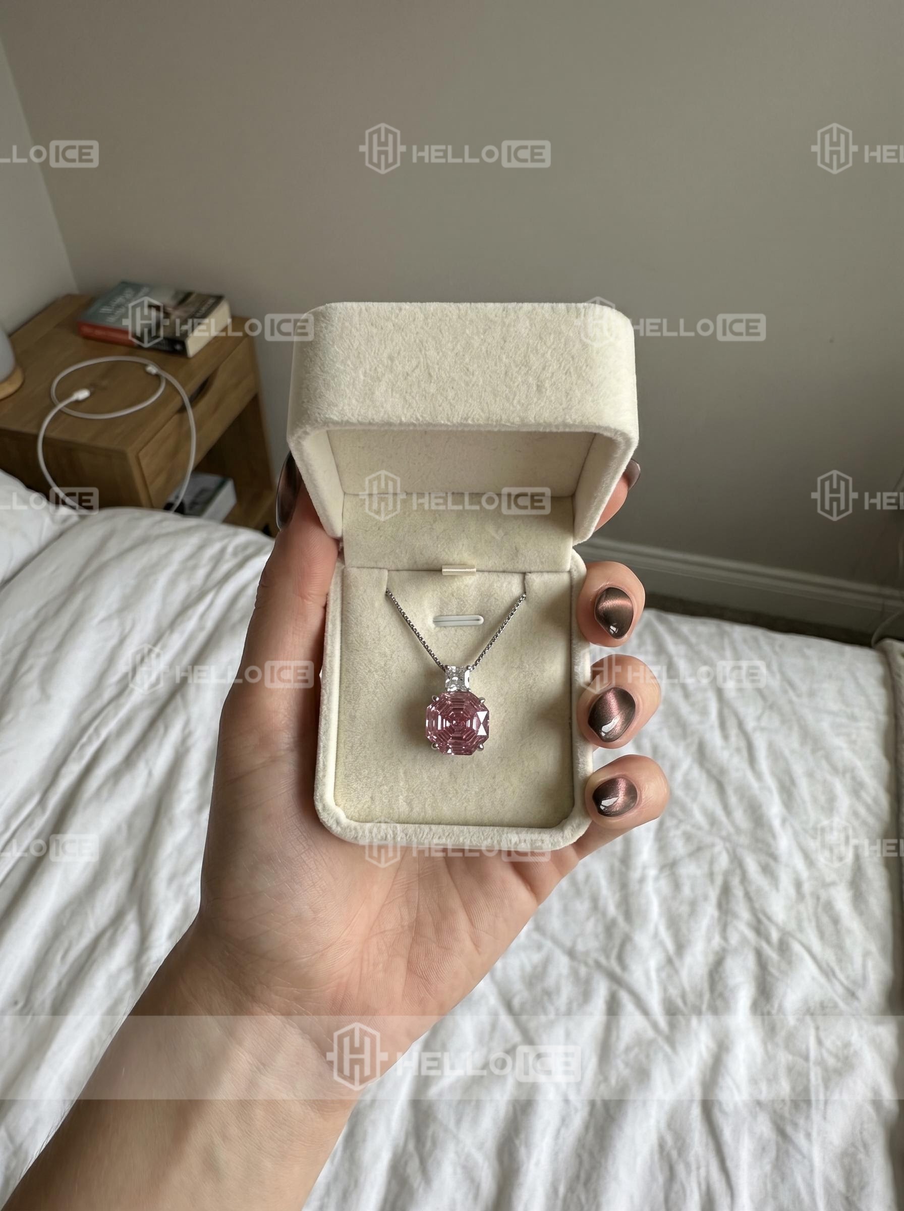Helloice Review Image