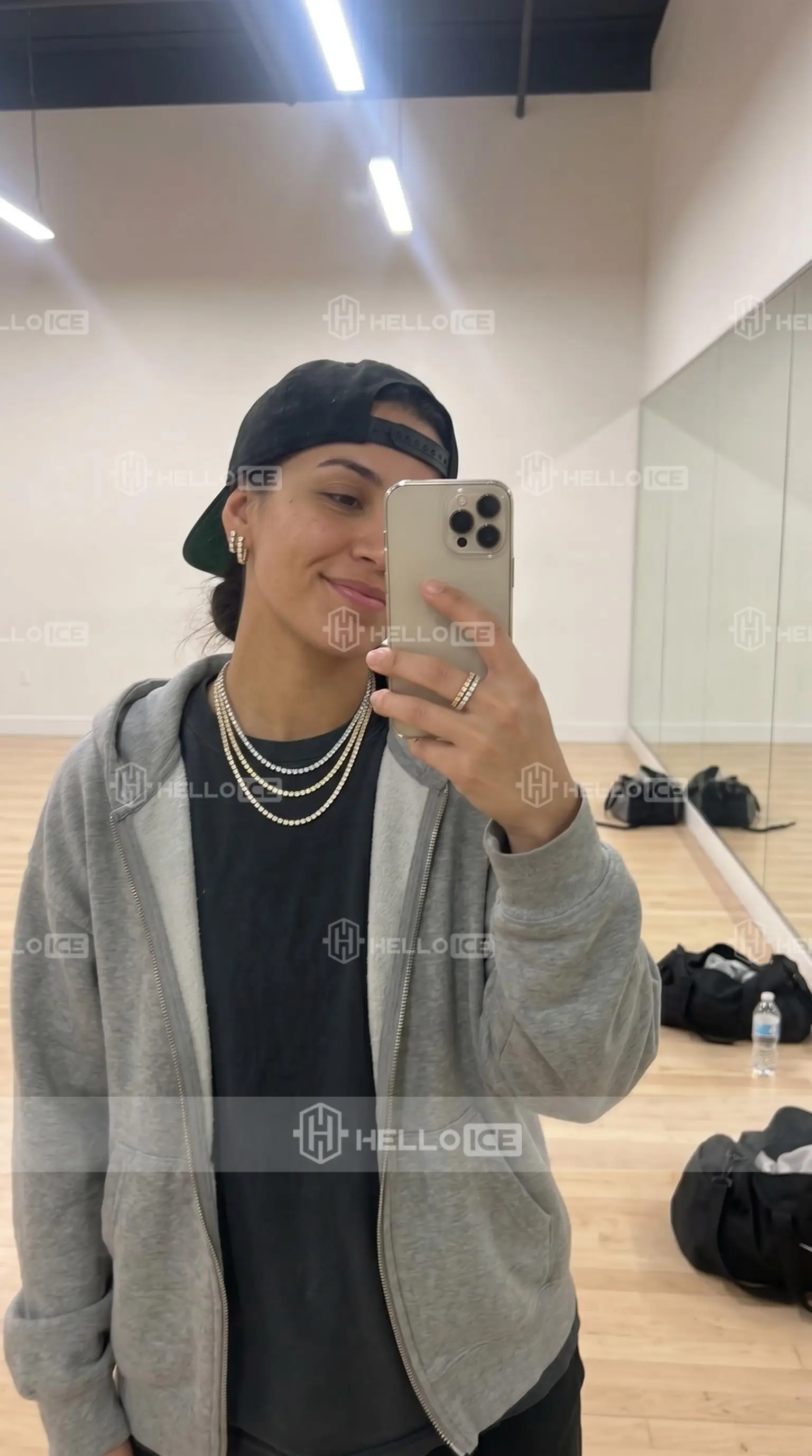 Helloice Review Image