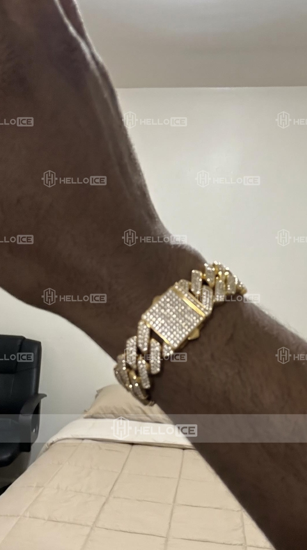 Helloice Review Image
