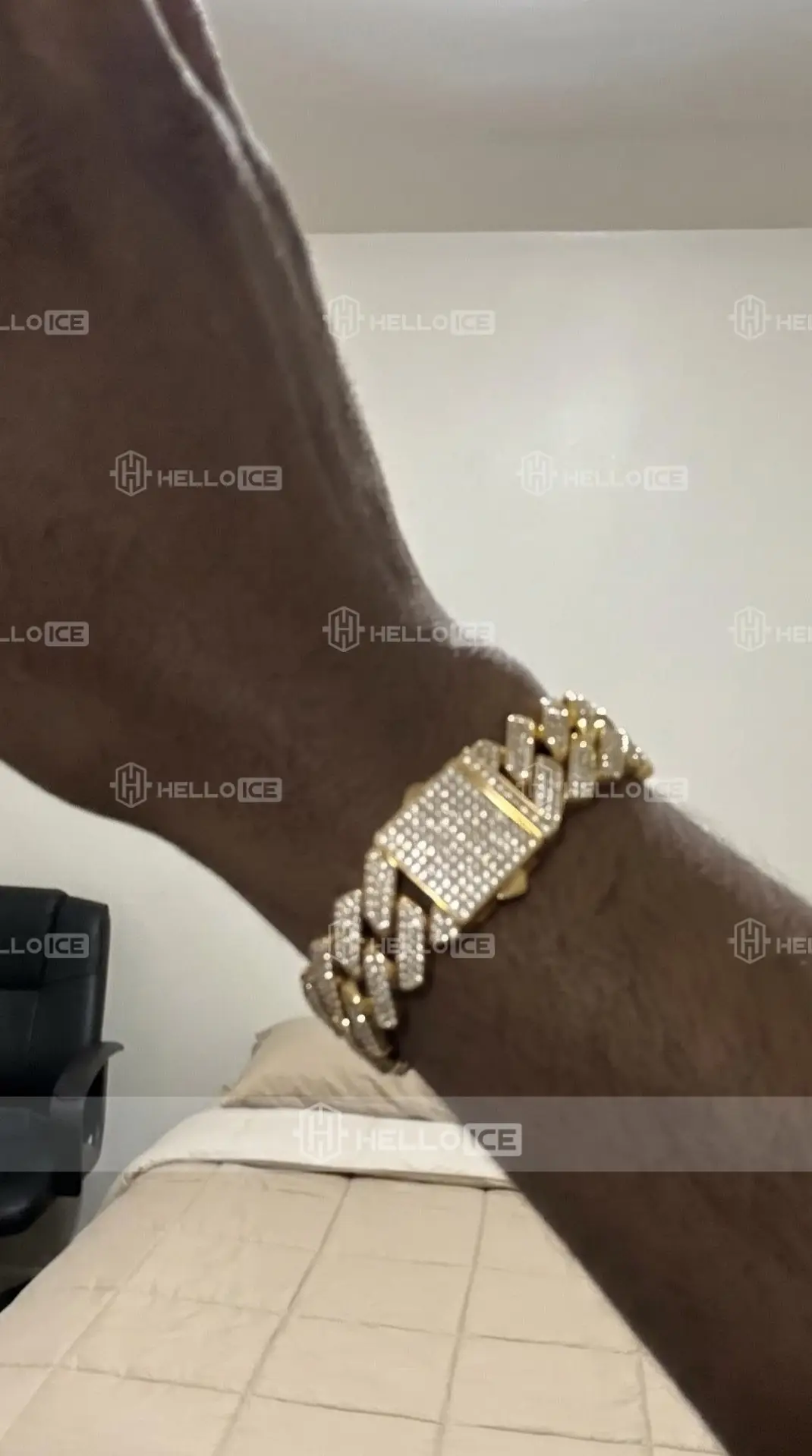 Helloice Review Image