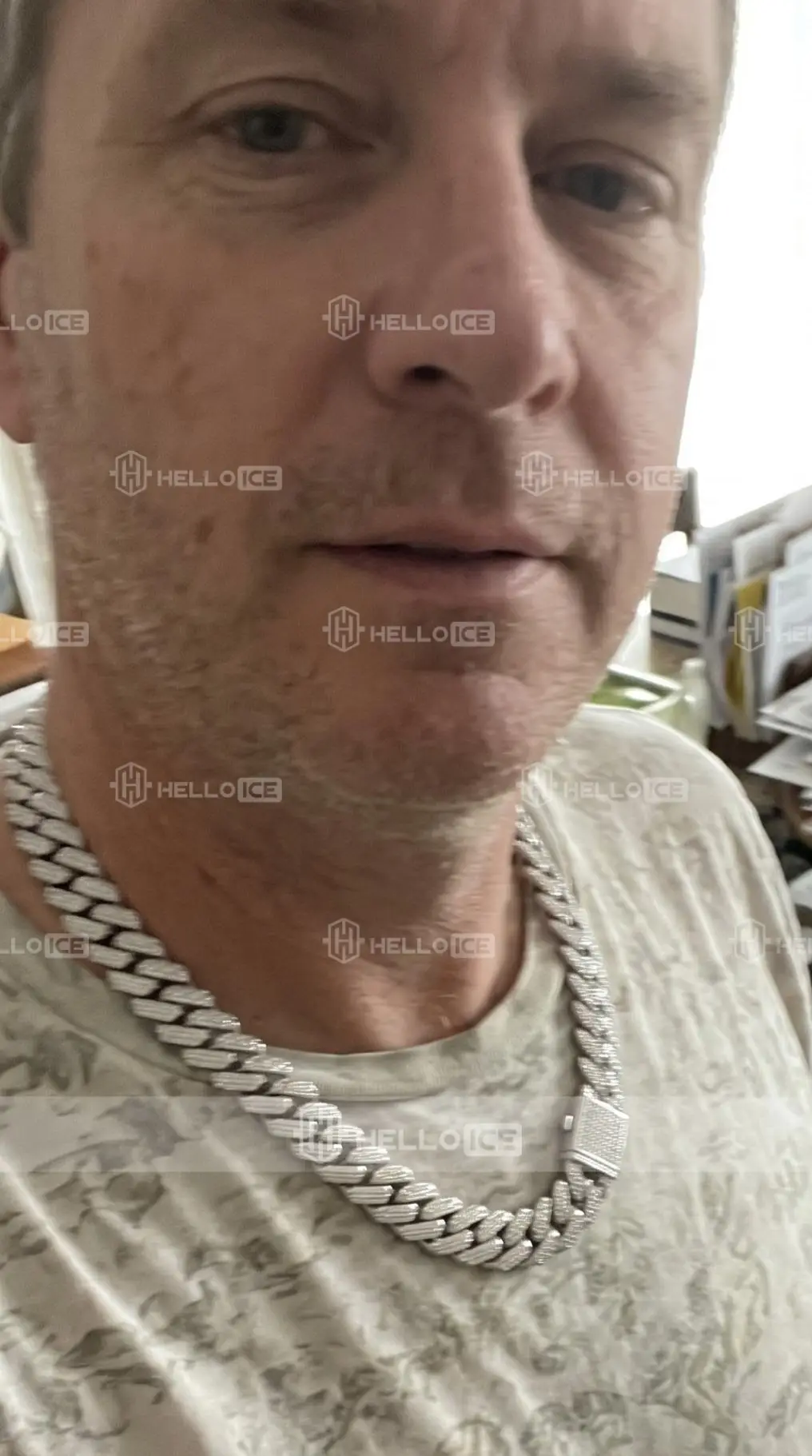 Helloice Review Image