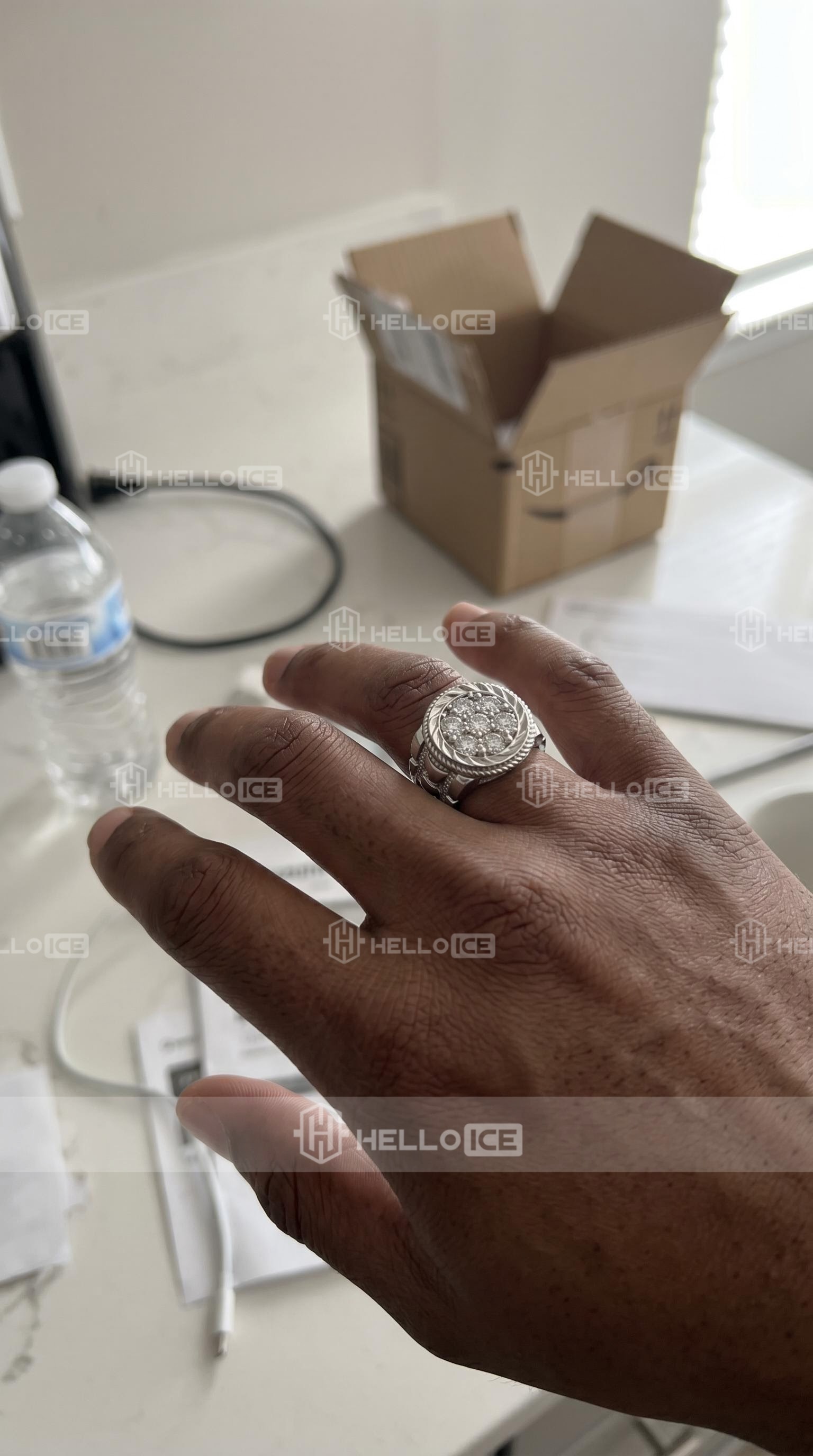 Helloice Review Image