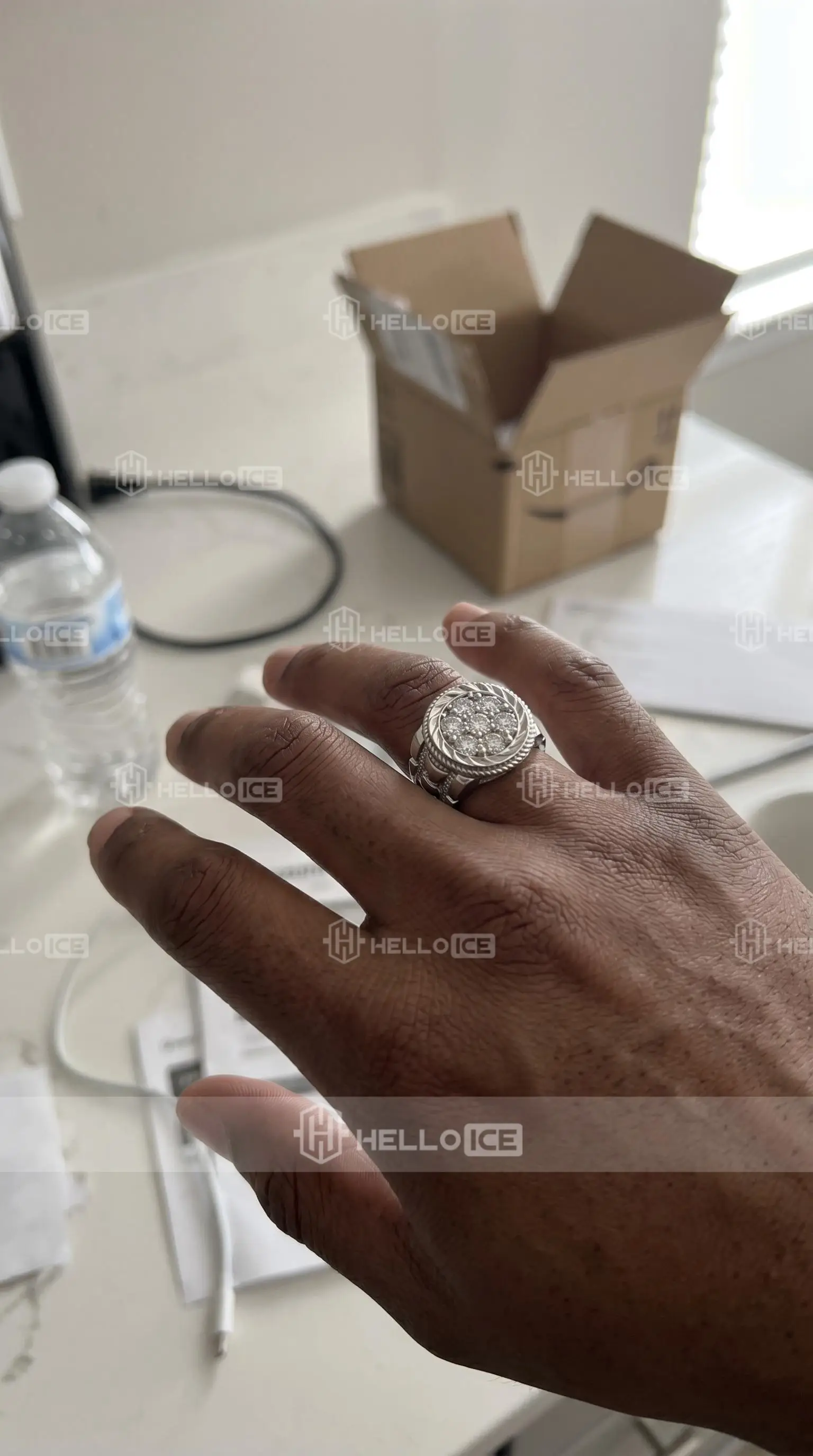 Helloice Review Image