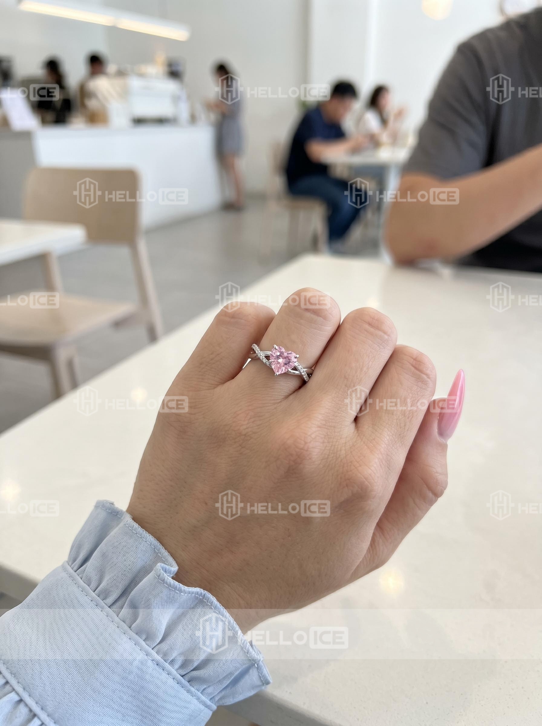 Helloice Review Image