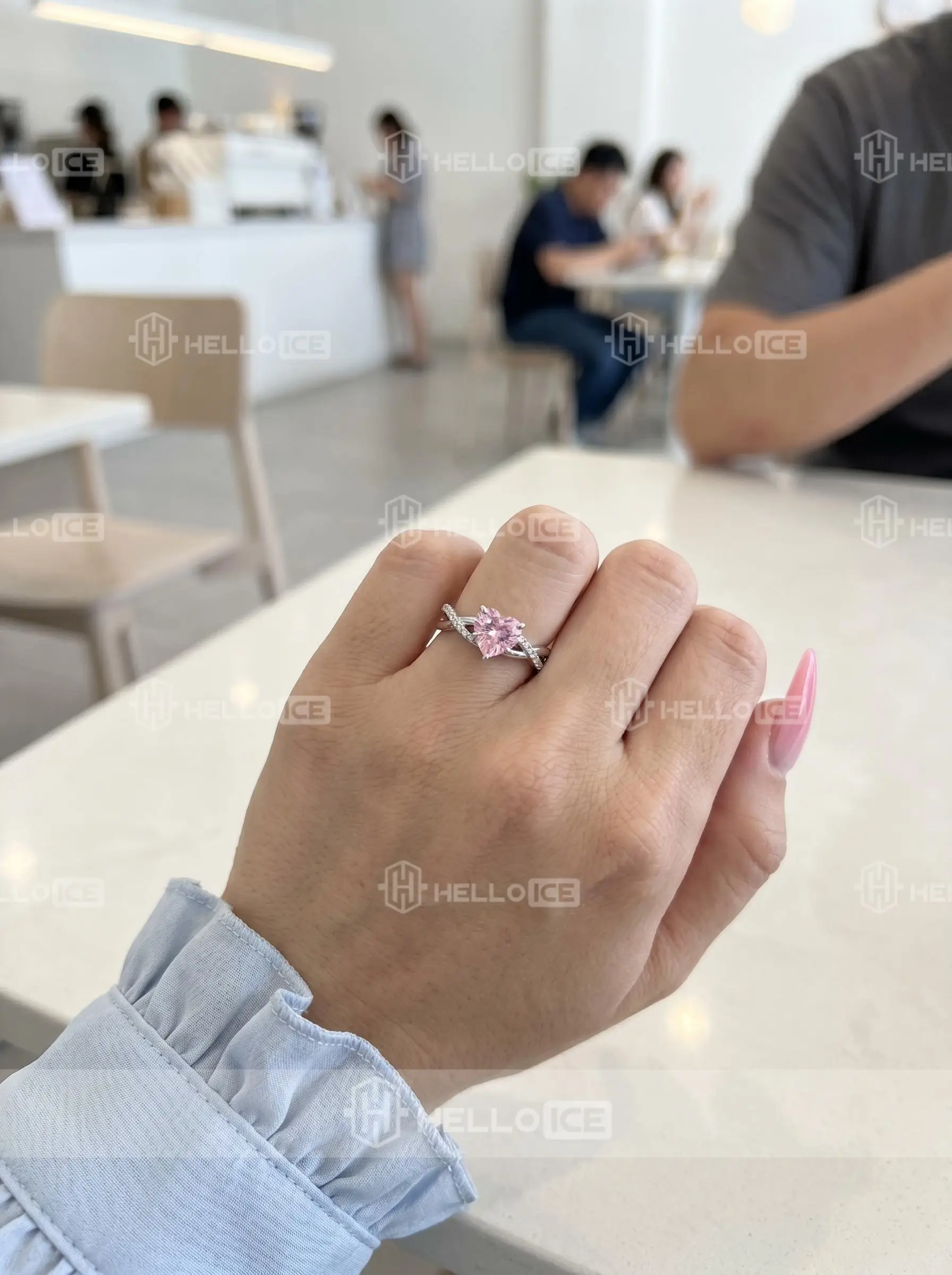 Helloice Review Image