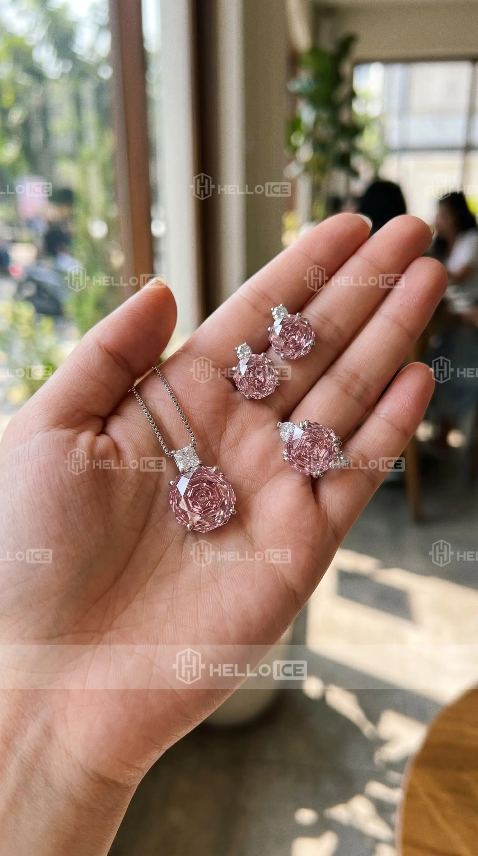 Helloice Review Image
