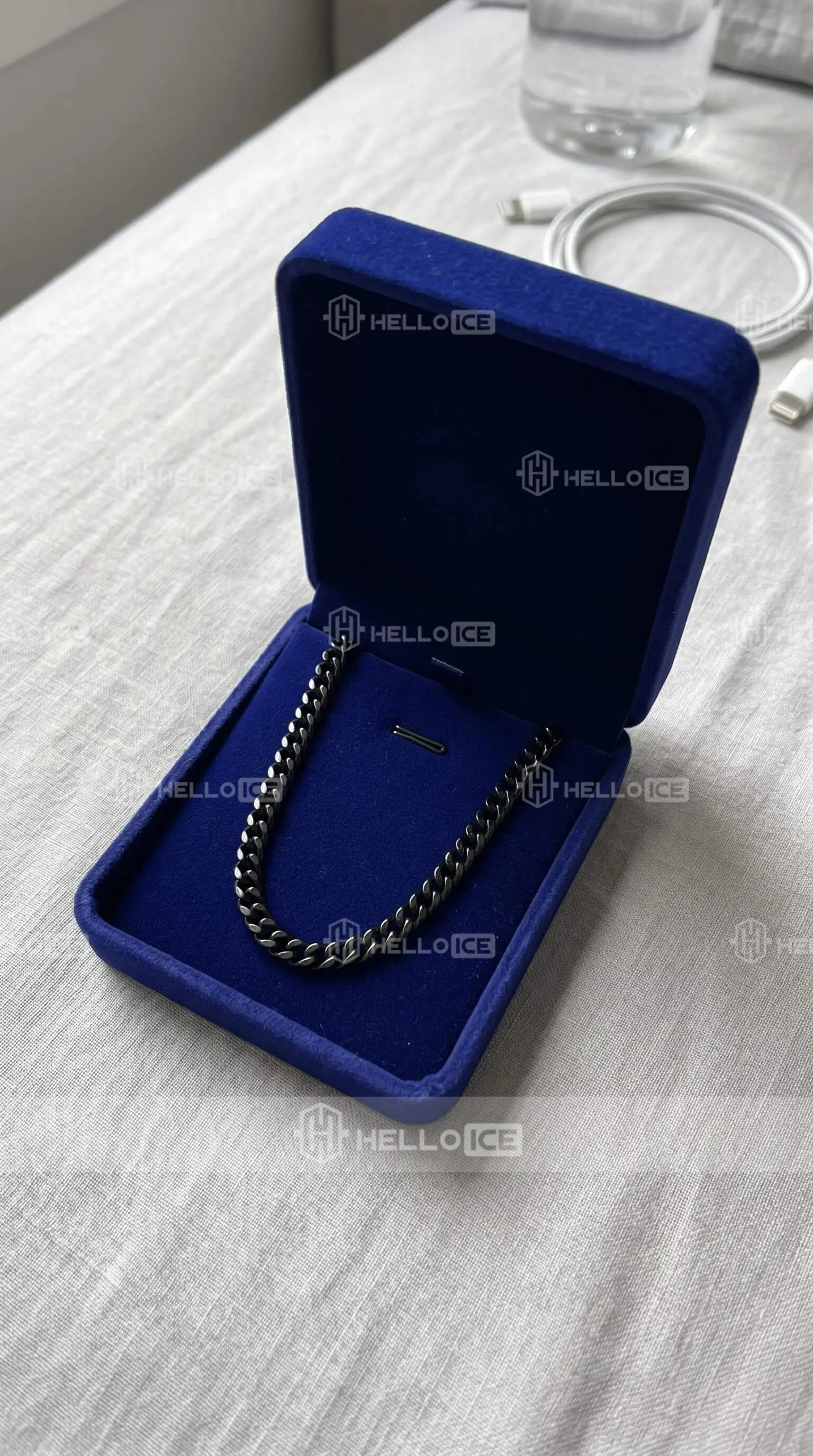 Helloice Review Image