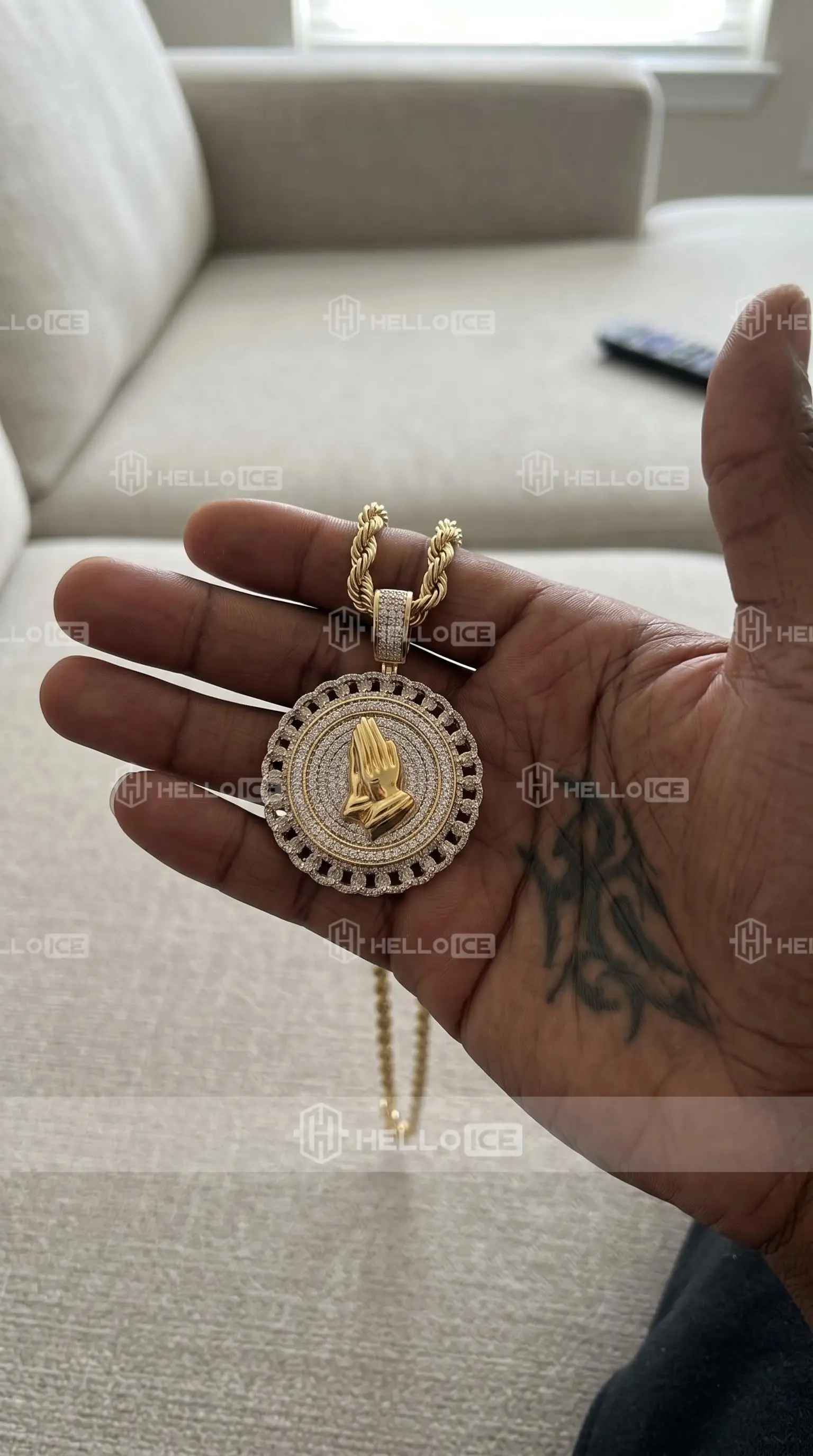 Helloice Review Image