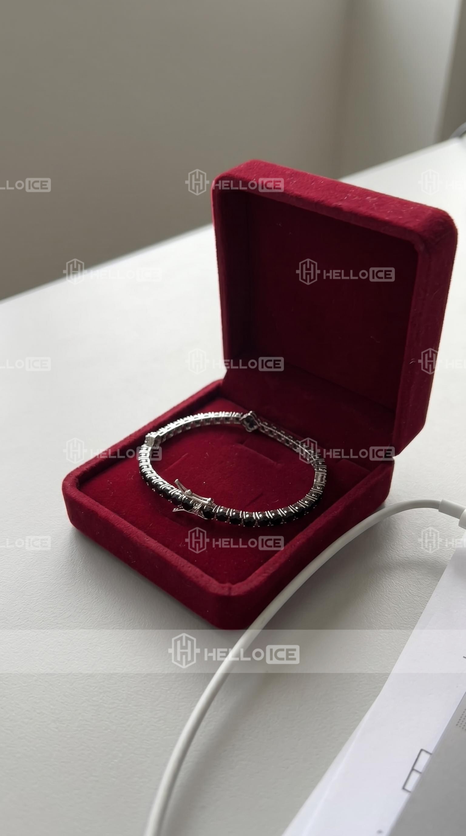 Helloice Review Image