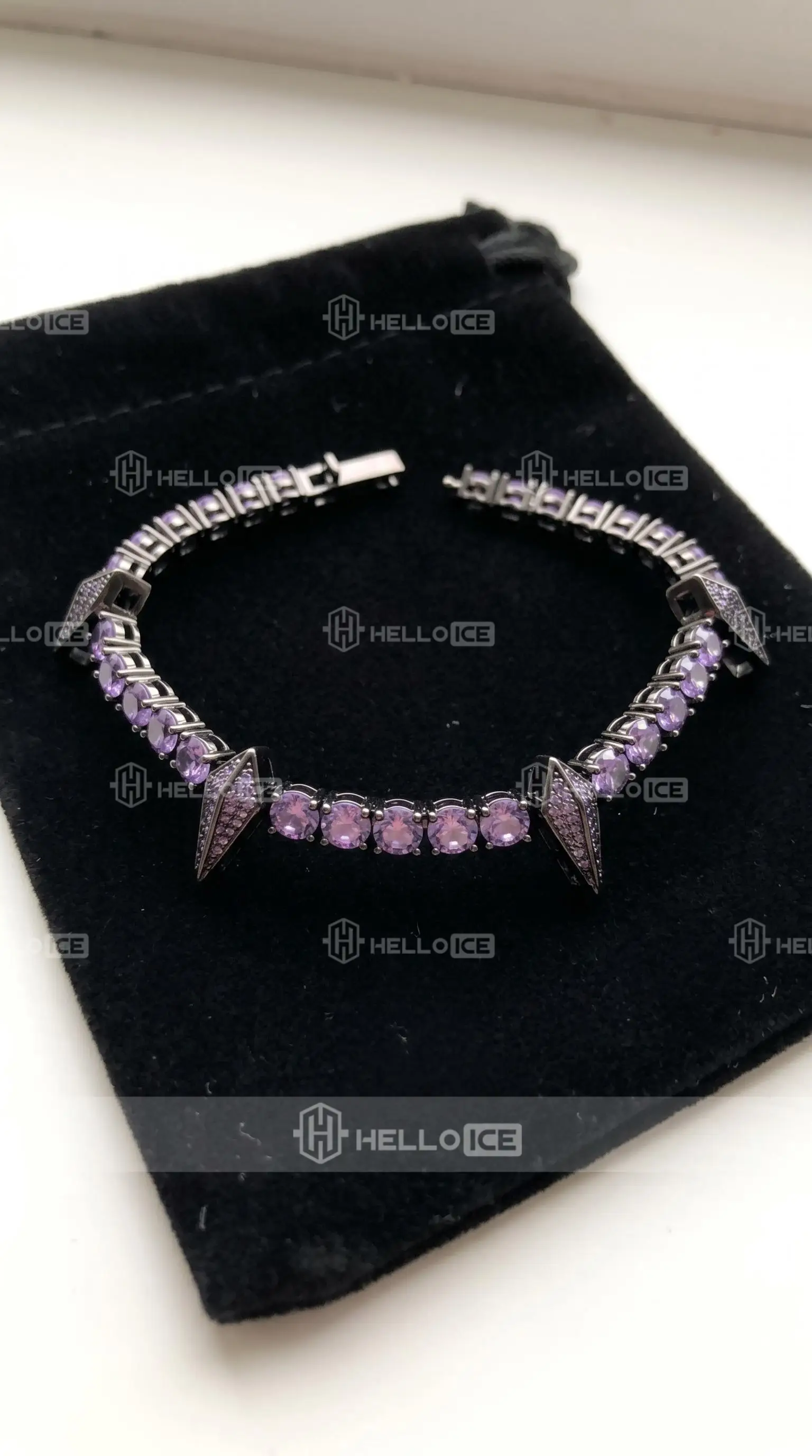 Helloice Review Image