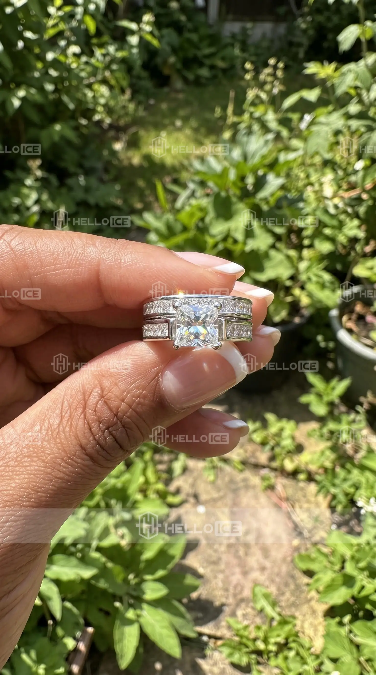 Helloice Review Image