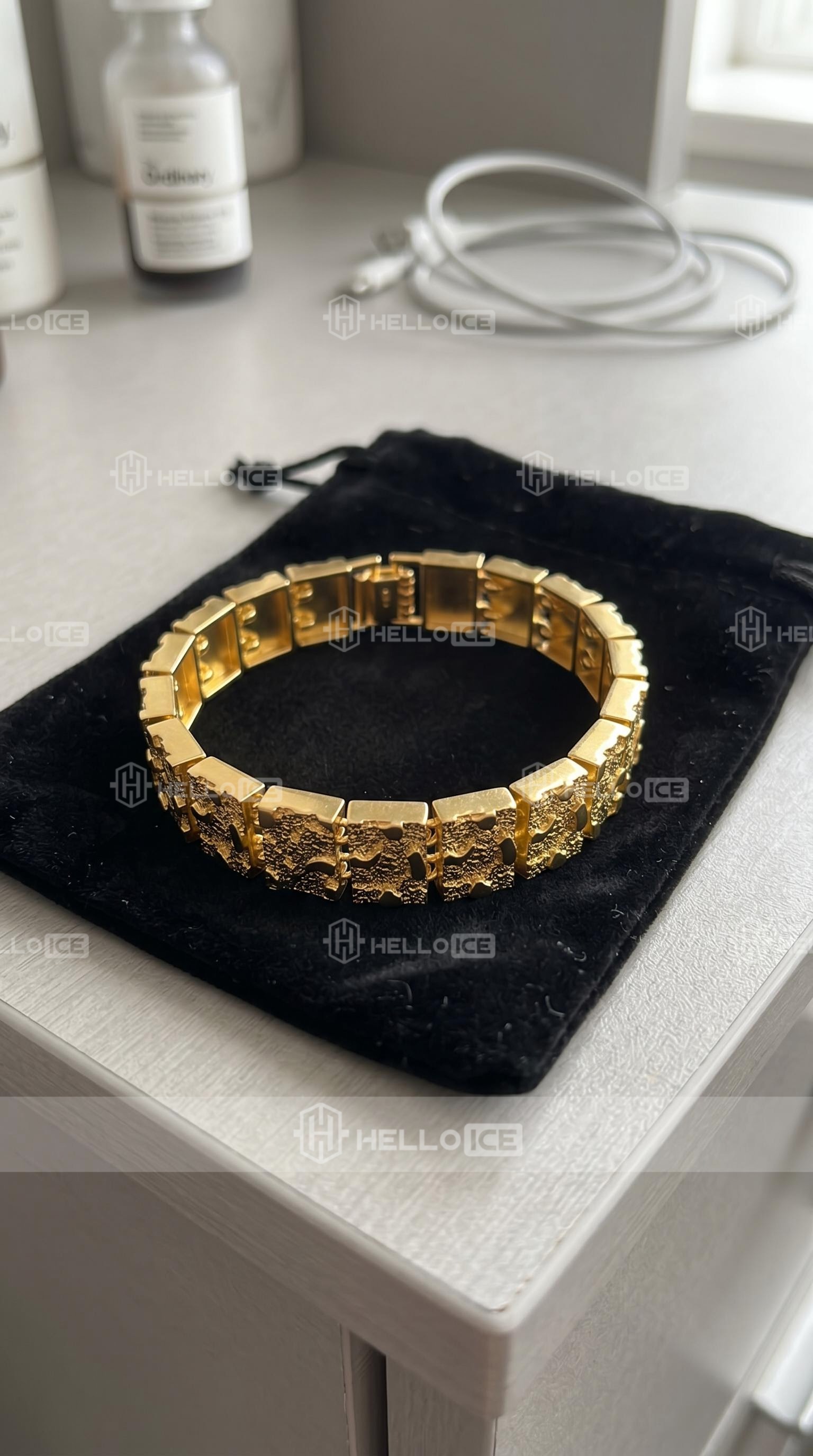 Helloice Review Image