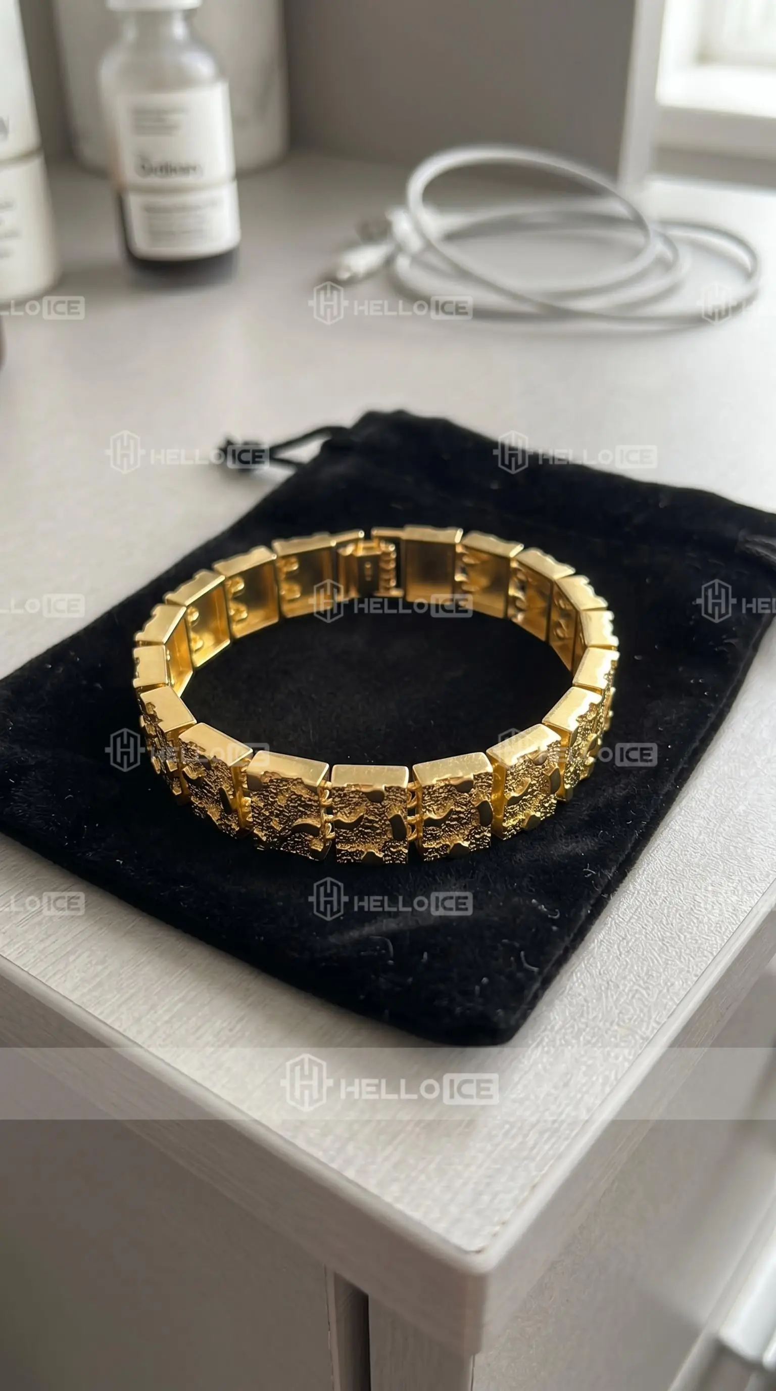 Helloice Review Image