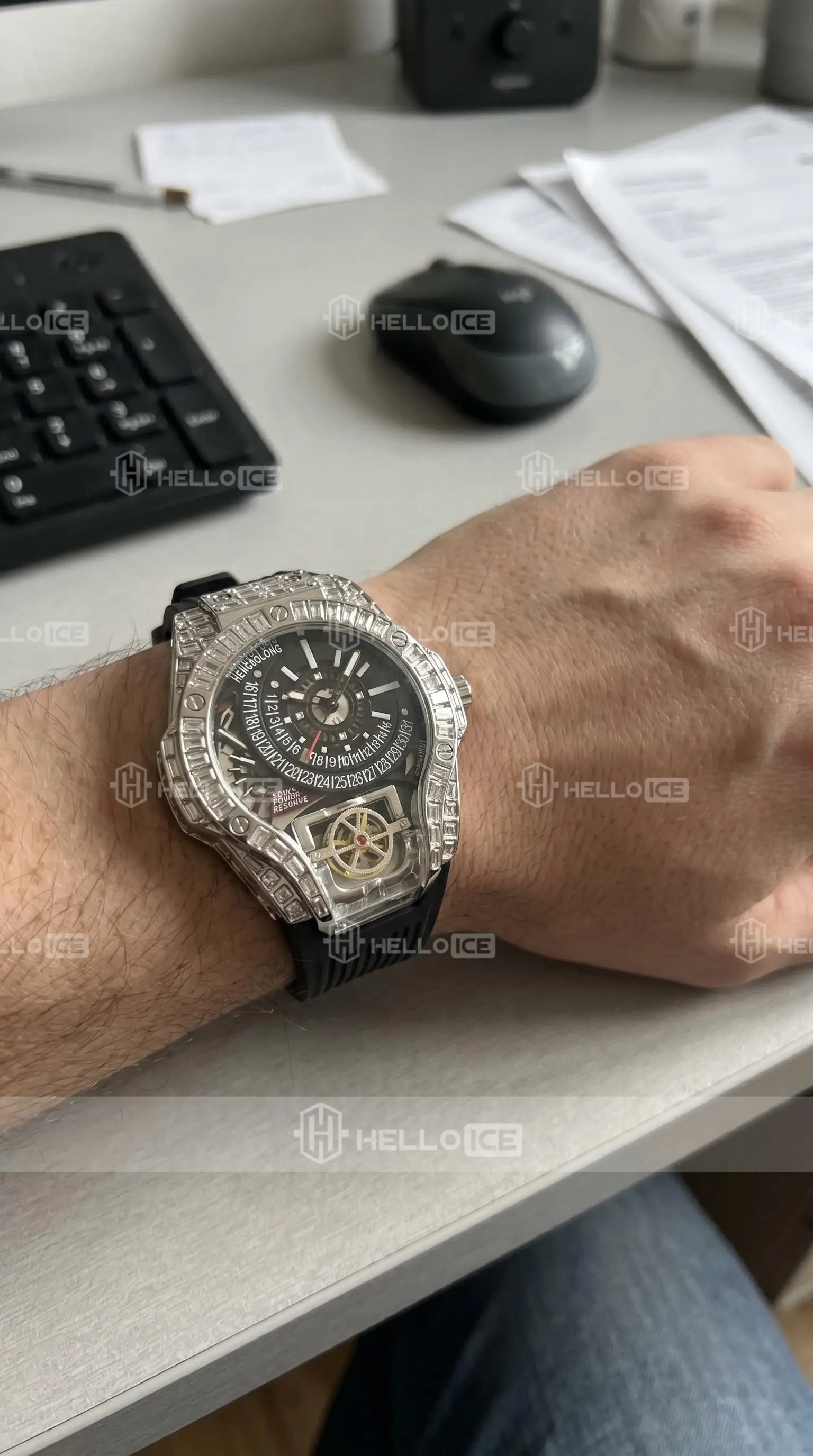 Helloice Review Image