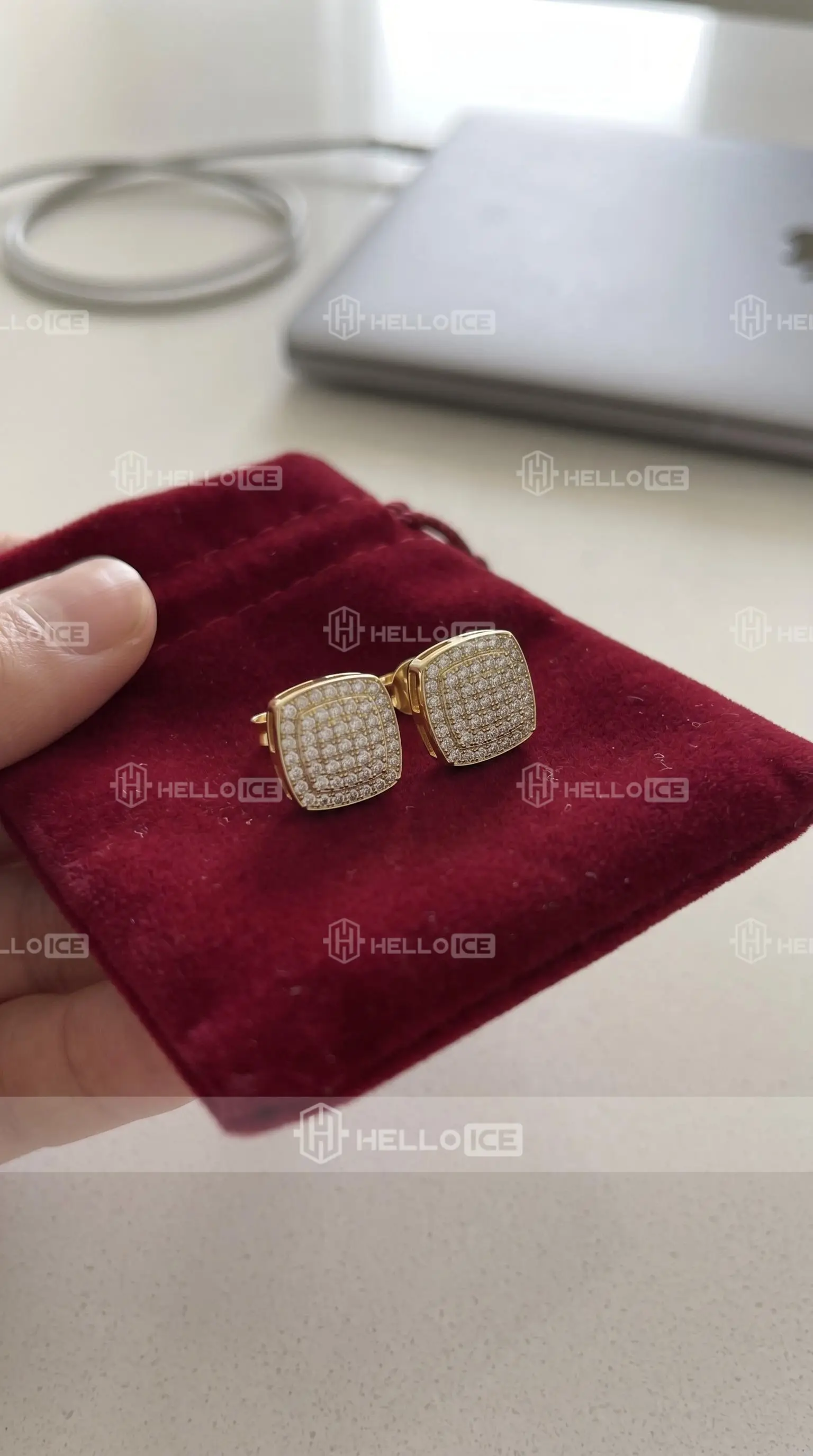 Helloice Review Image