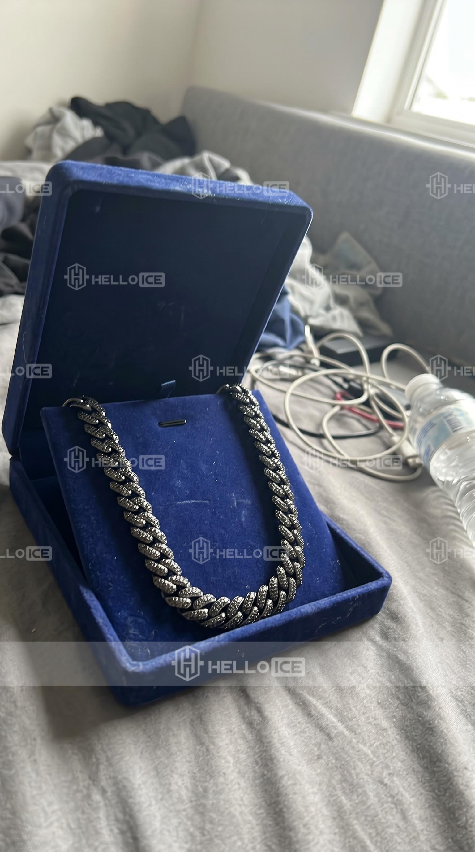 Helloice Review Image