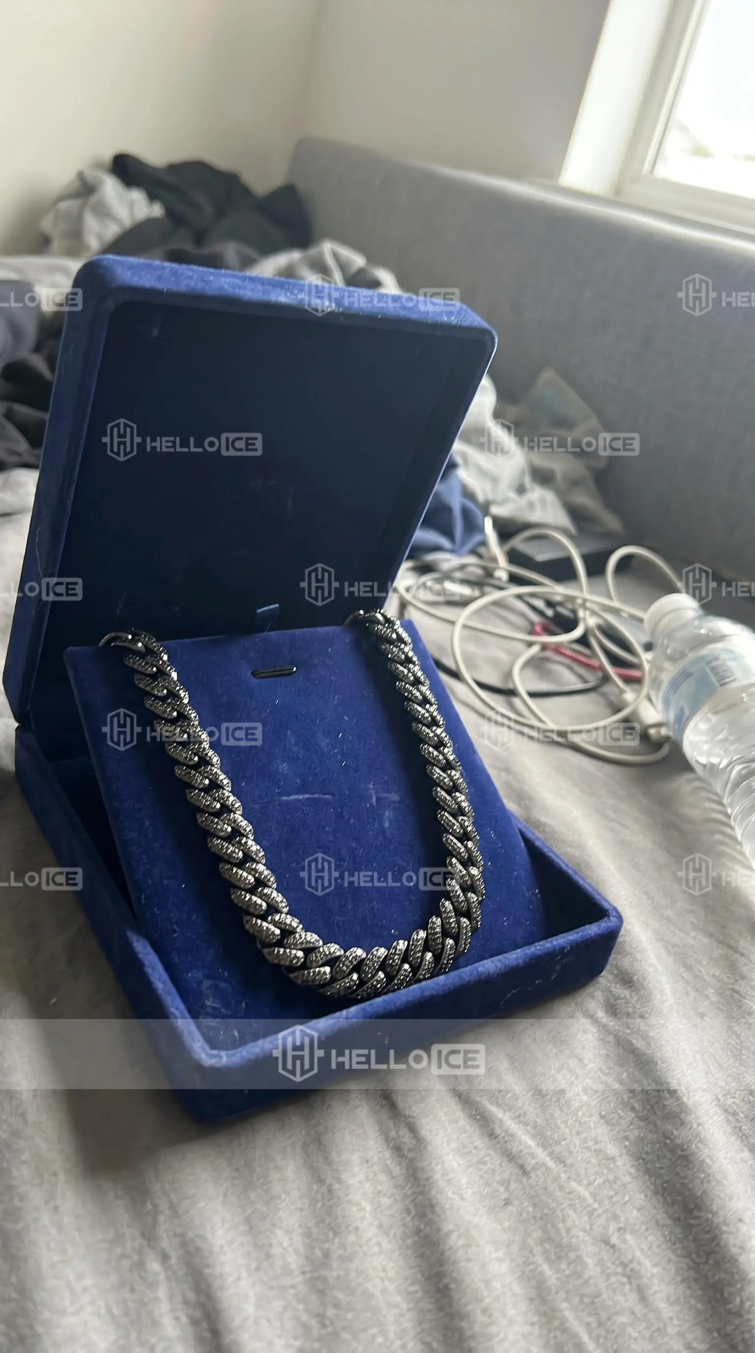 Helloice Review Image