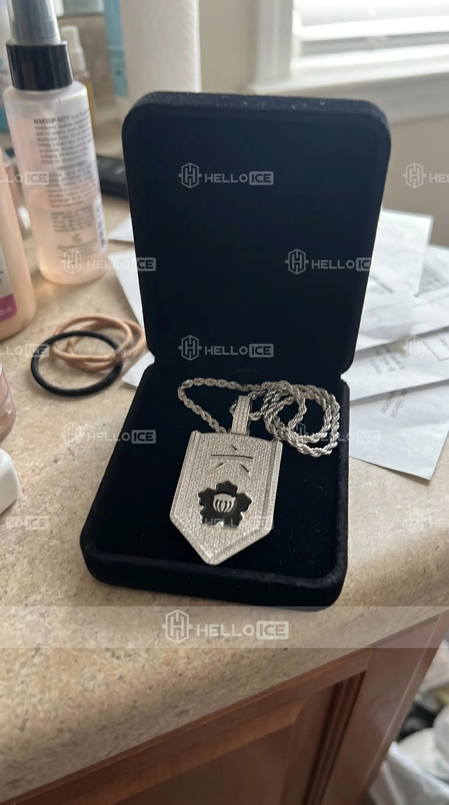 Helloice Review Image