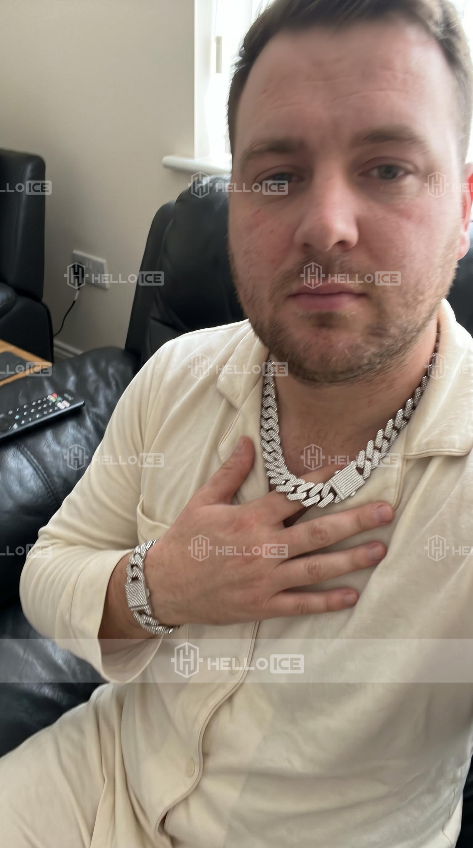 Helloice Review Image