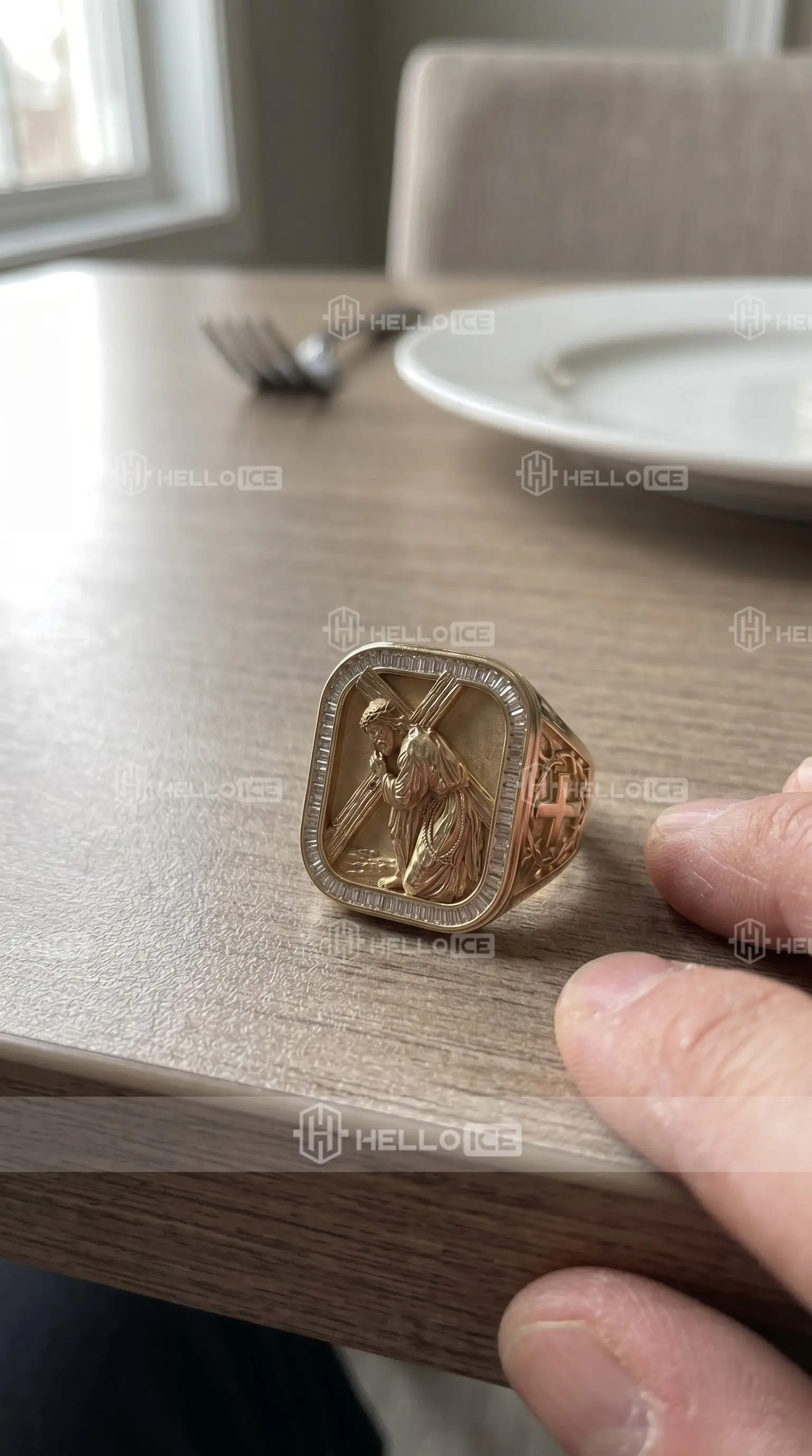 Helloice Review Image
