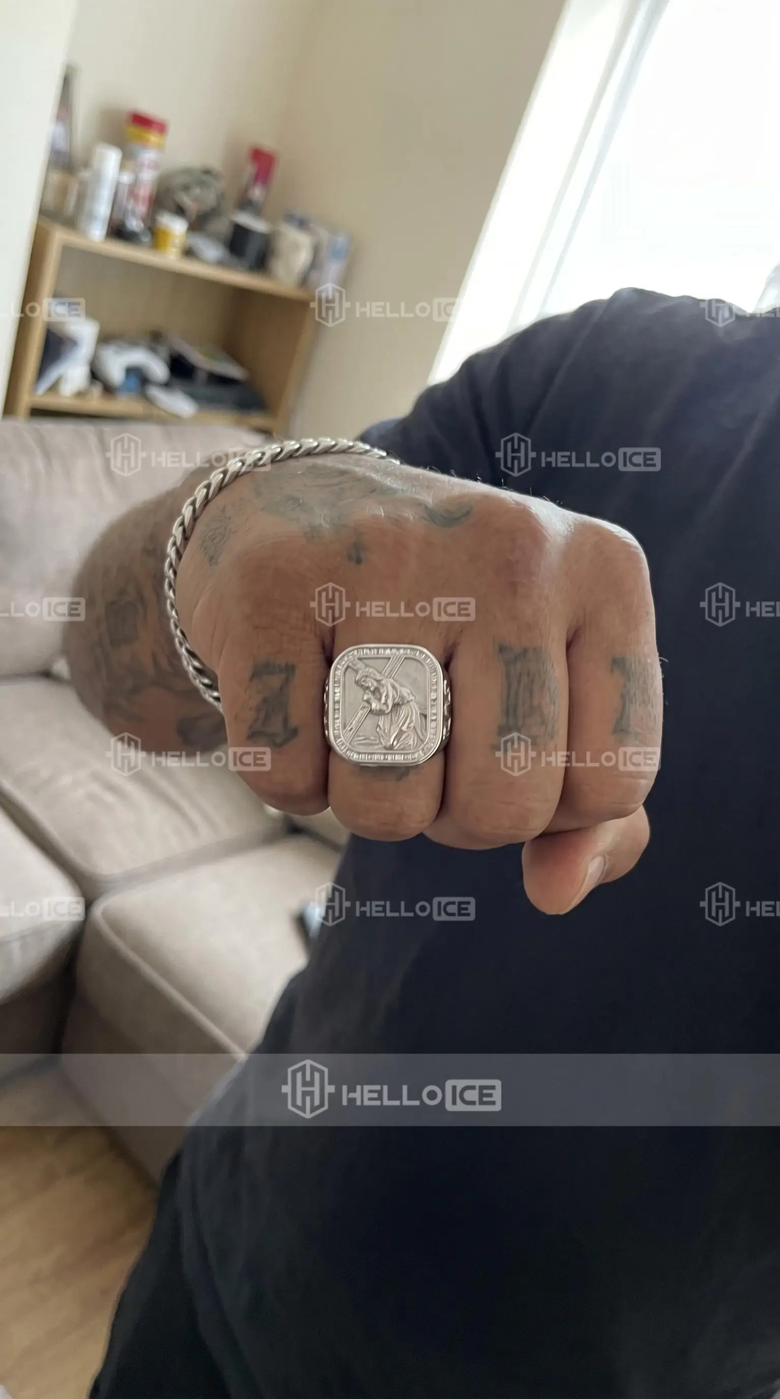 Helloice Review Image
