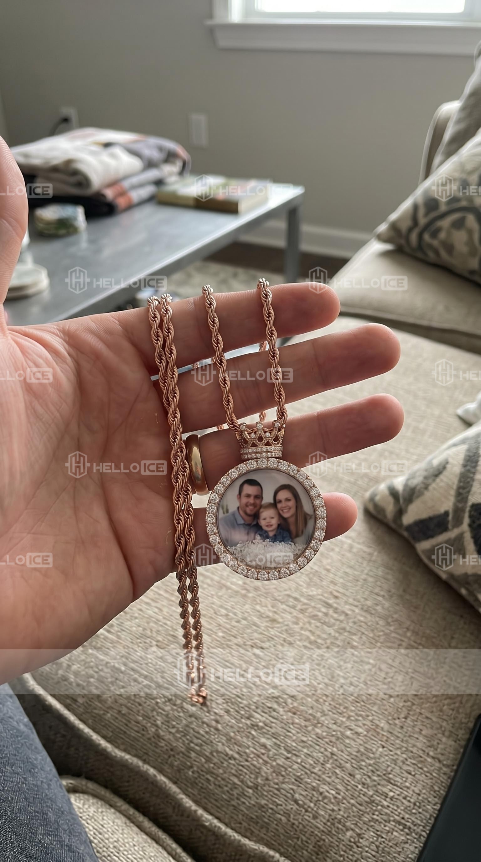Helloice Review Image