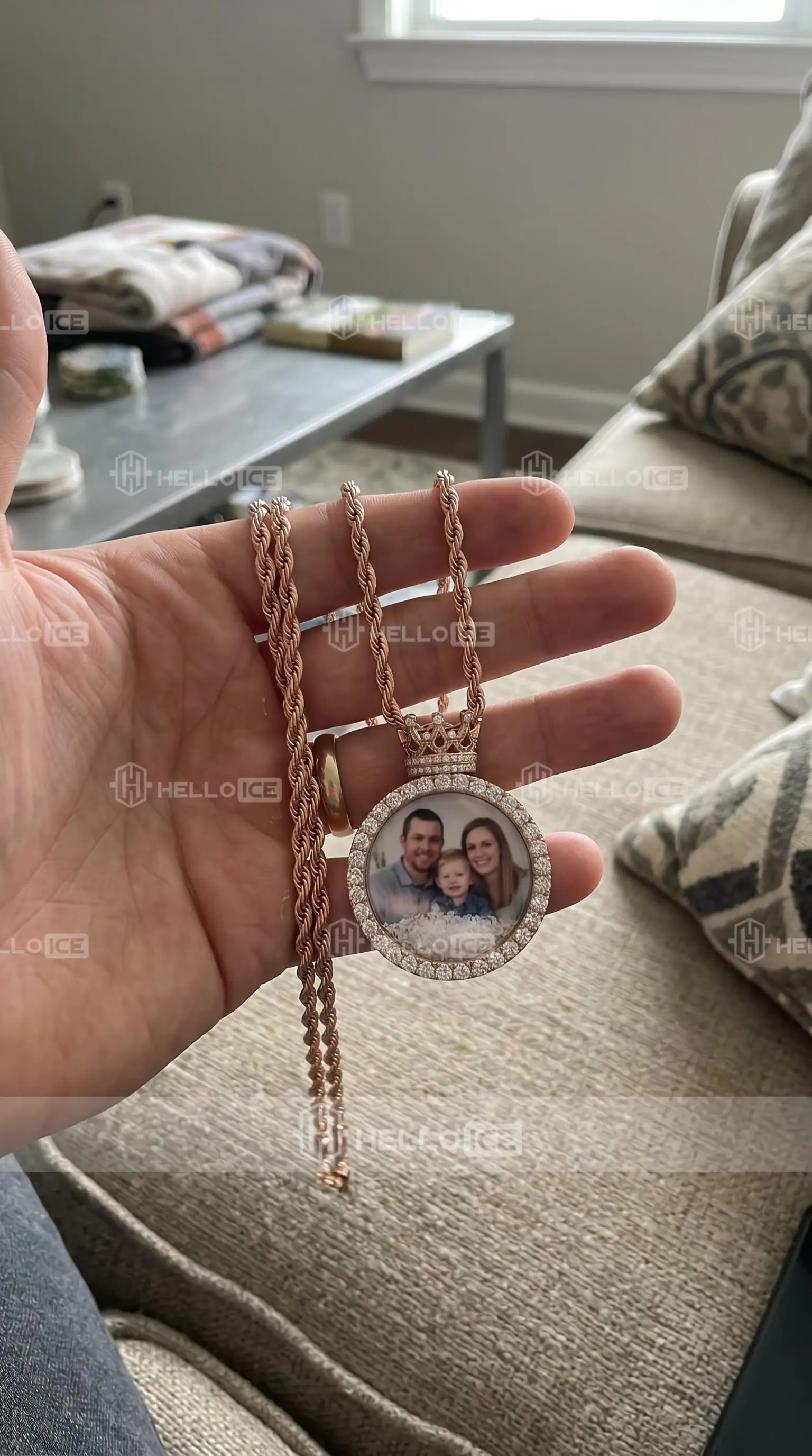 Helloice Review Image
