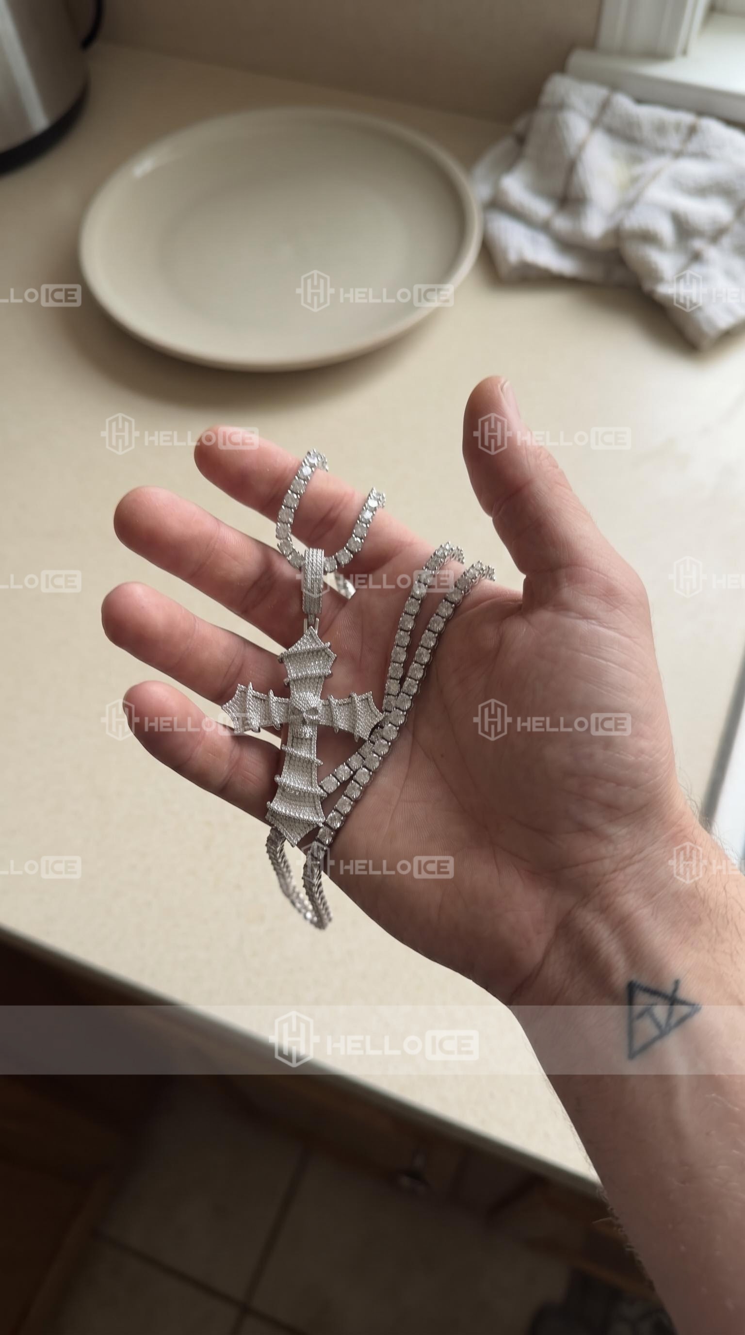 Helloice Review Image