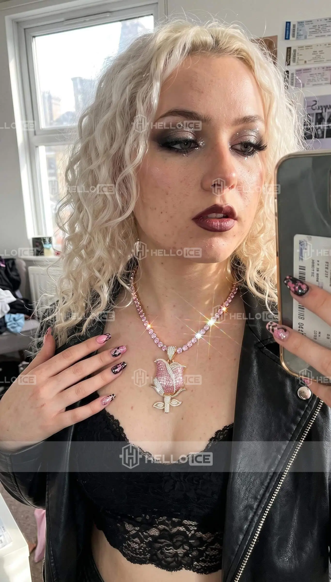 Helloice Review Image
