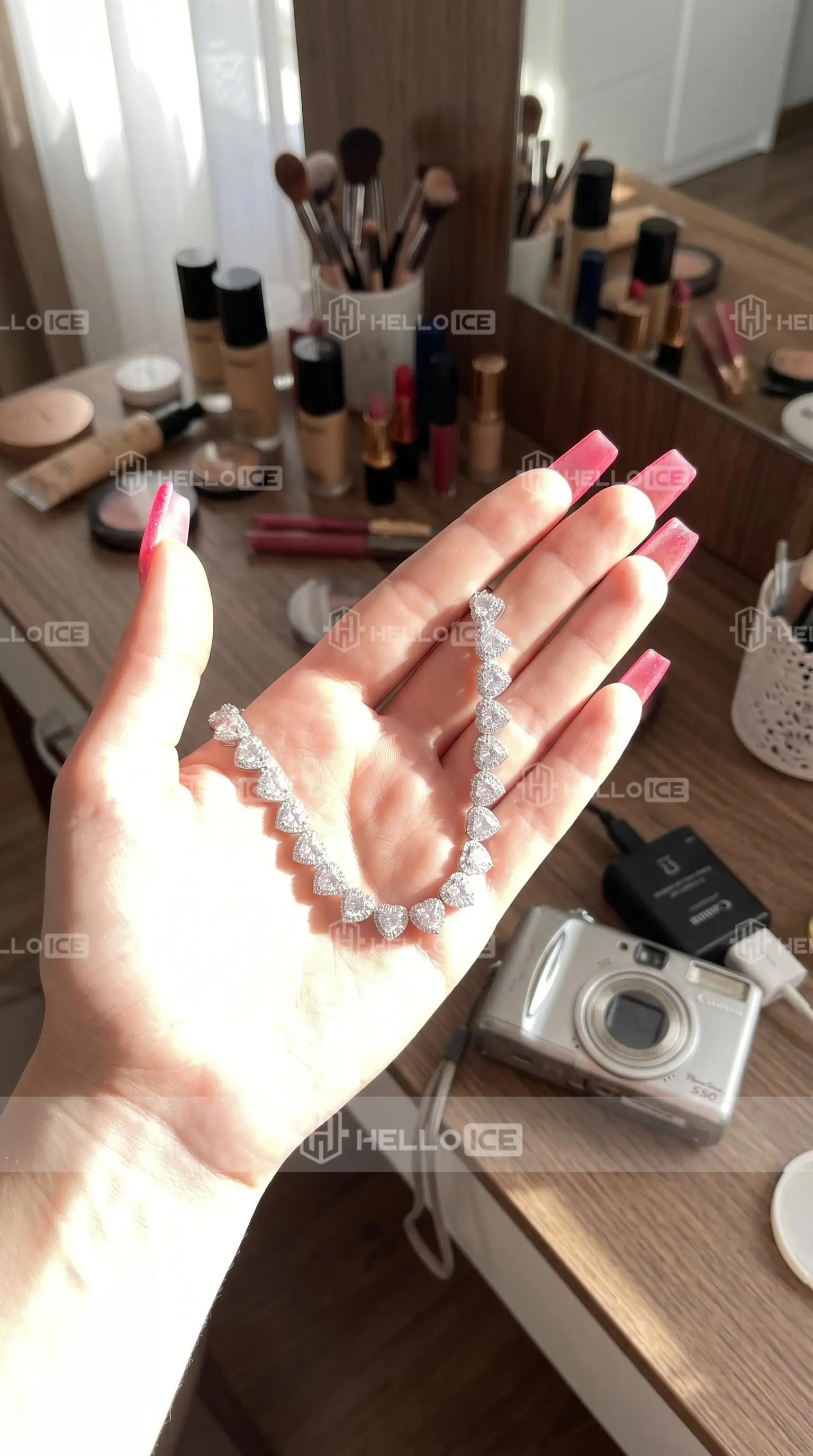 Helloice Review Image