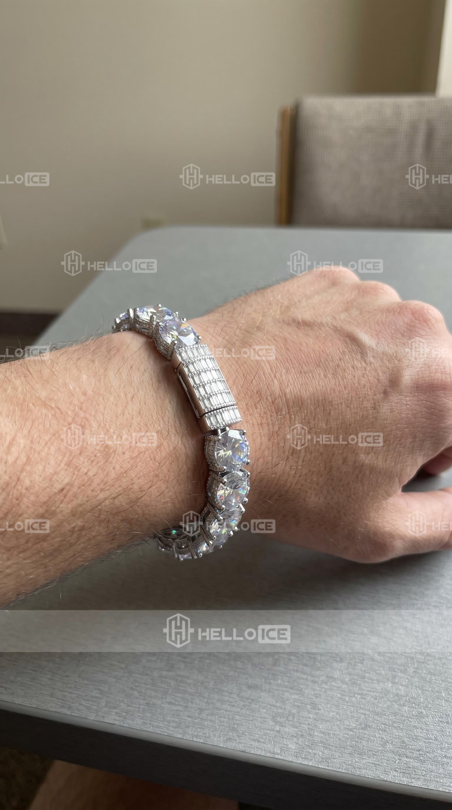 Helloice Review Image