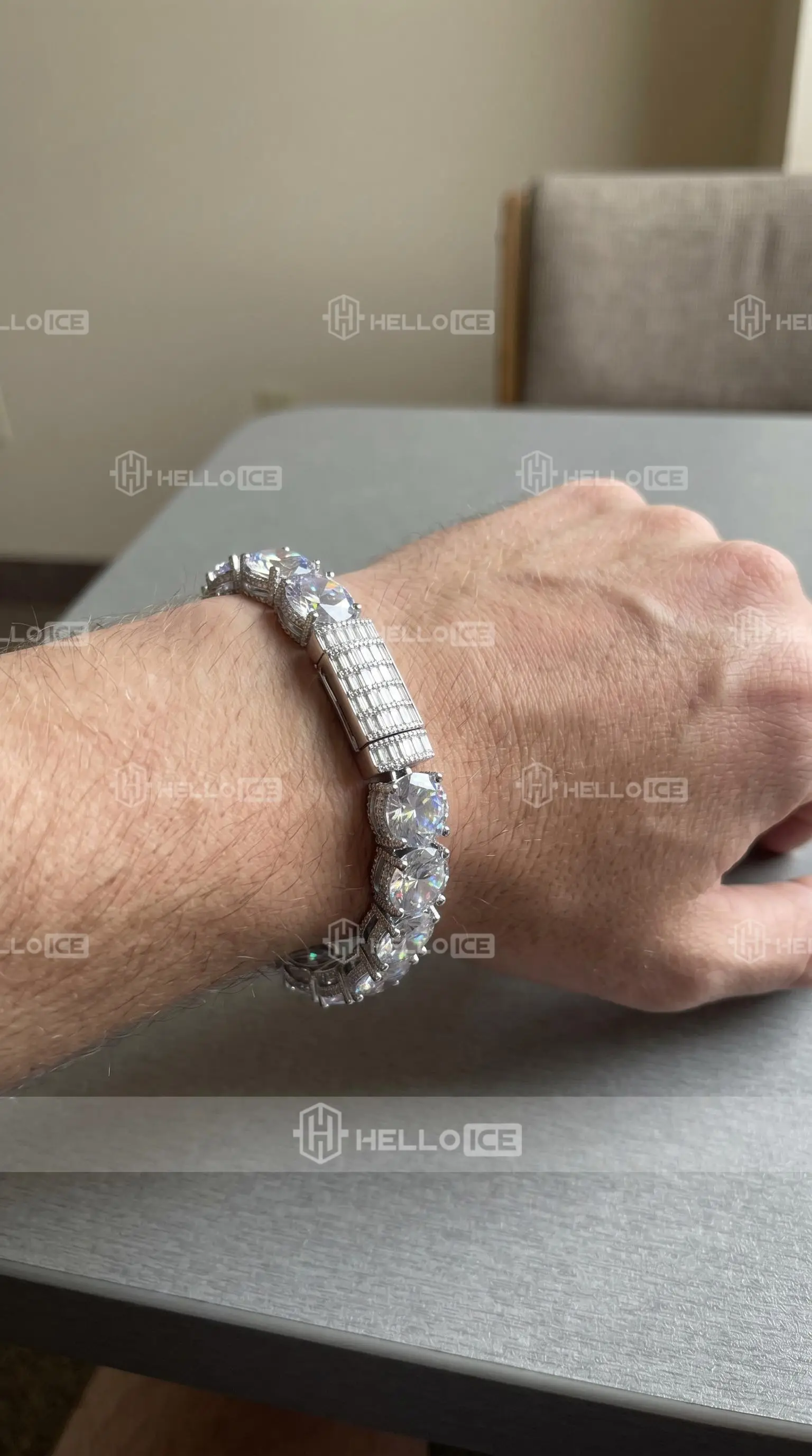 Helloice Review Image