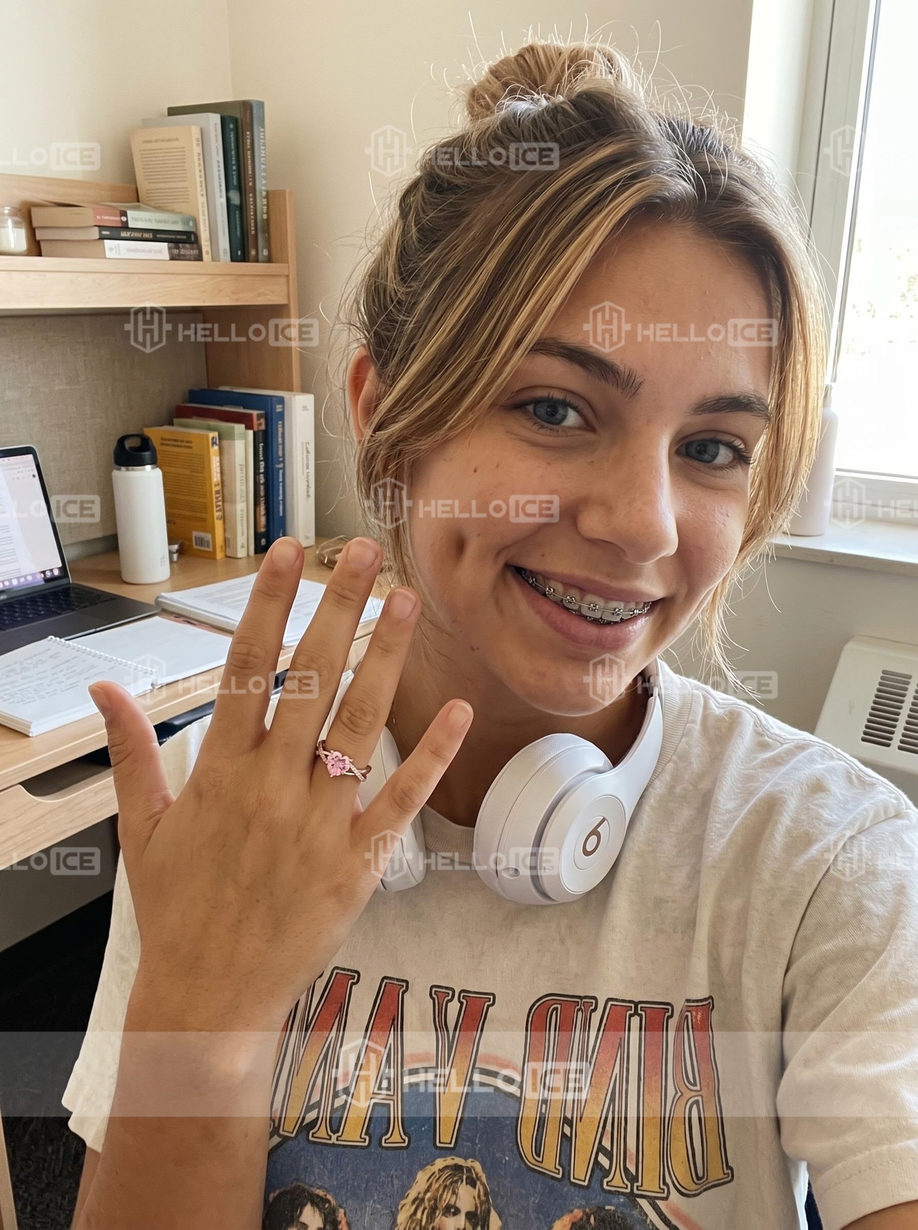 Helloice Review Image