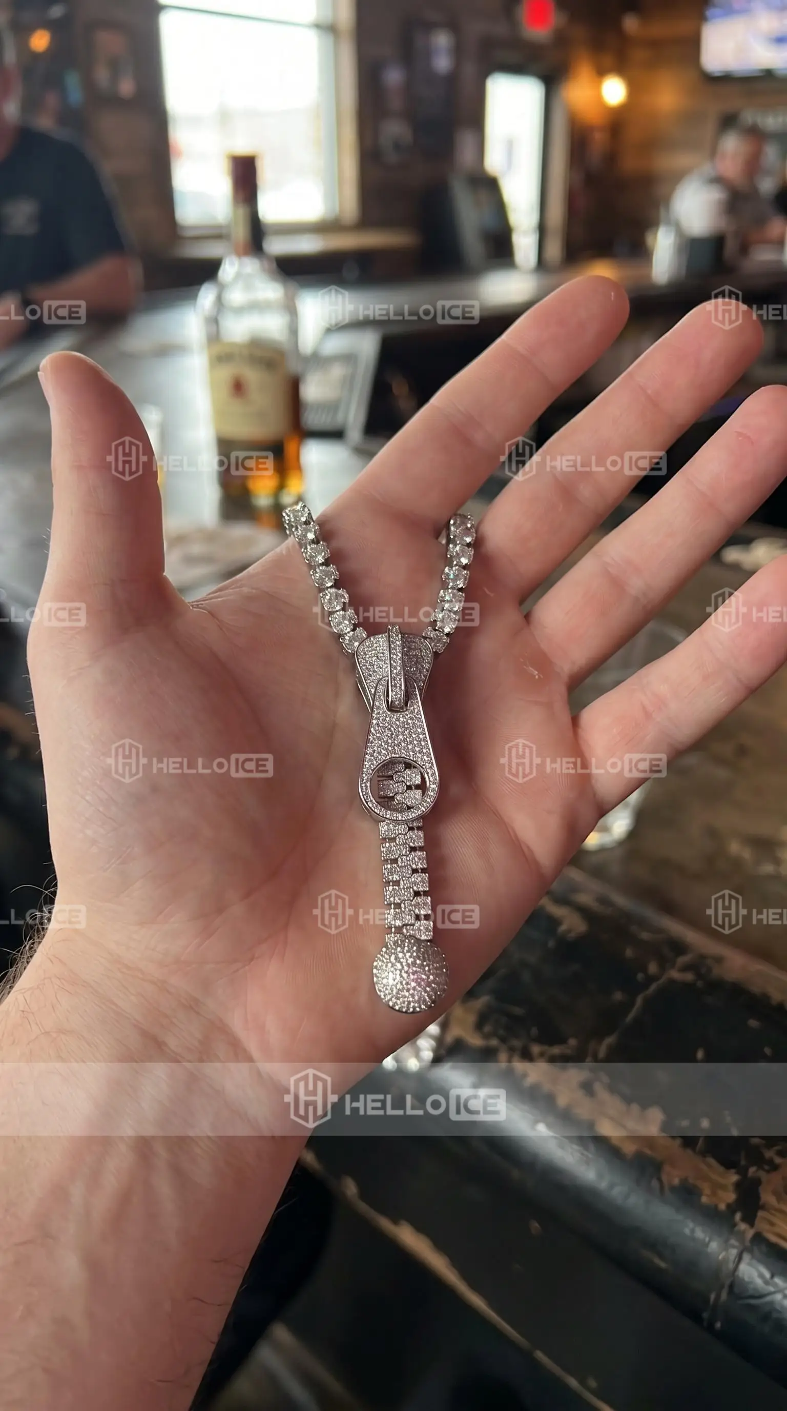 Helloice Review Image