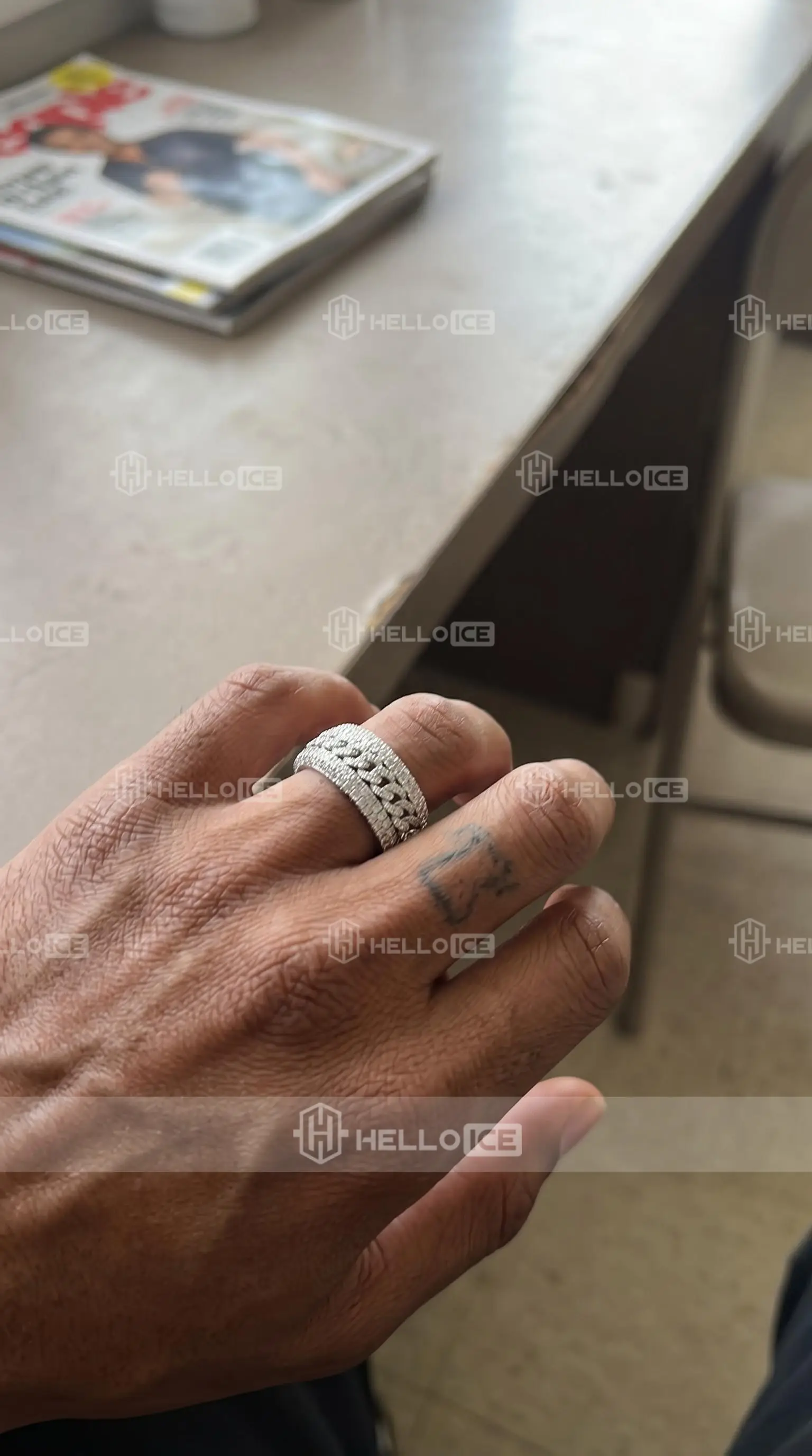 Helloice Review Image