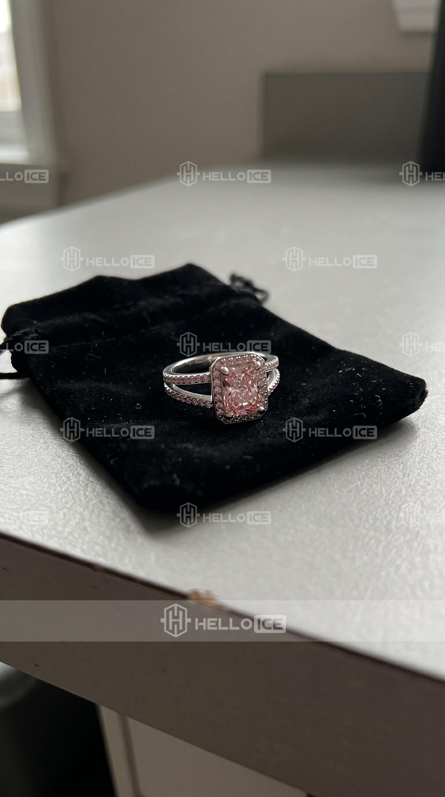 Helloice Review Image