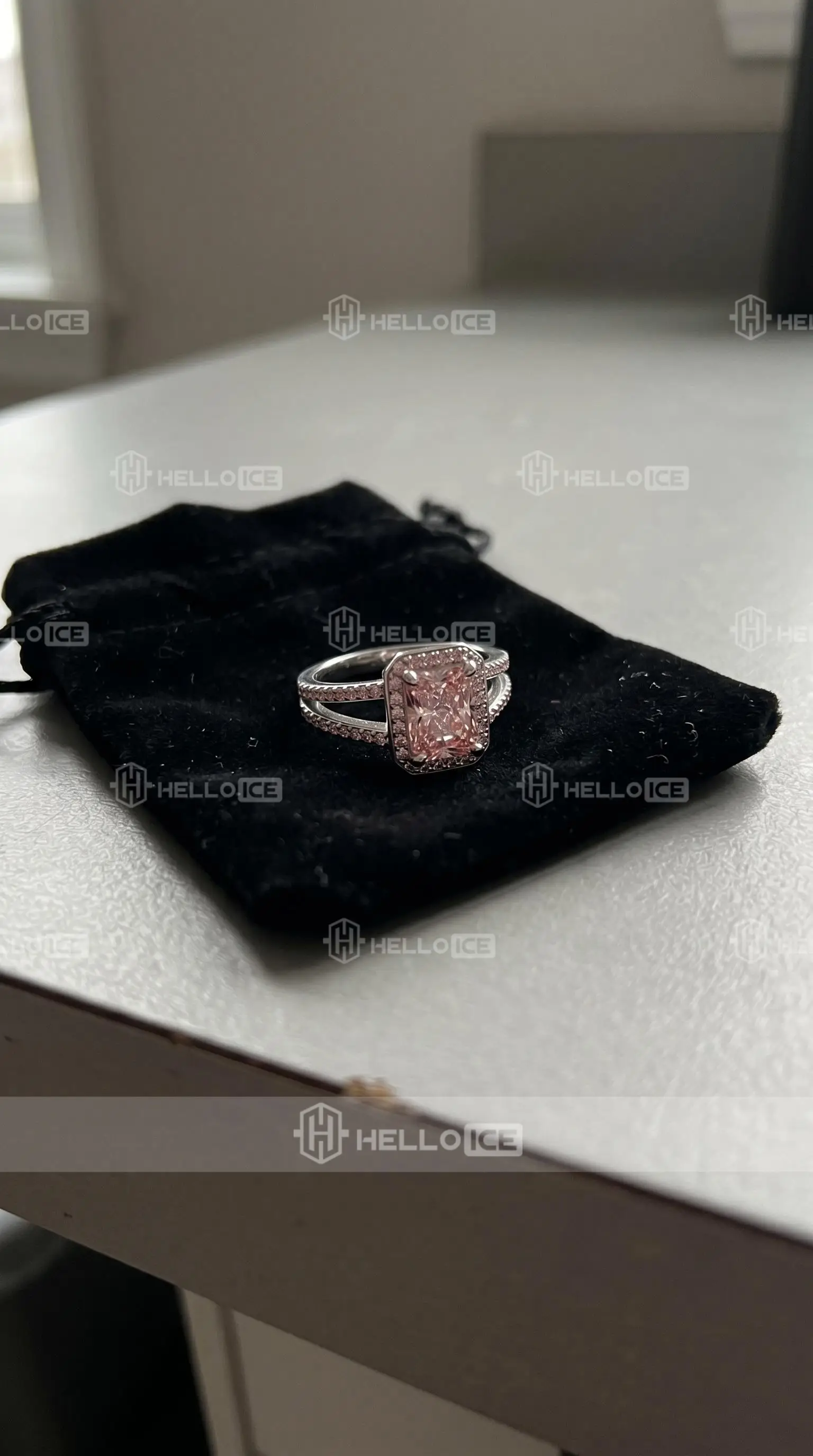 Helloice Review Image