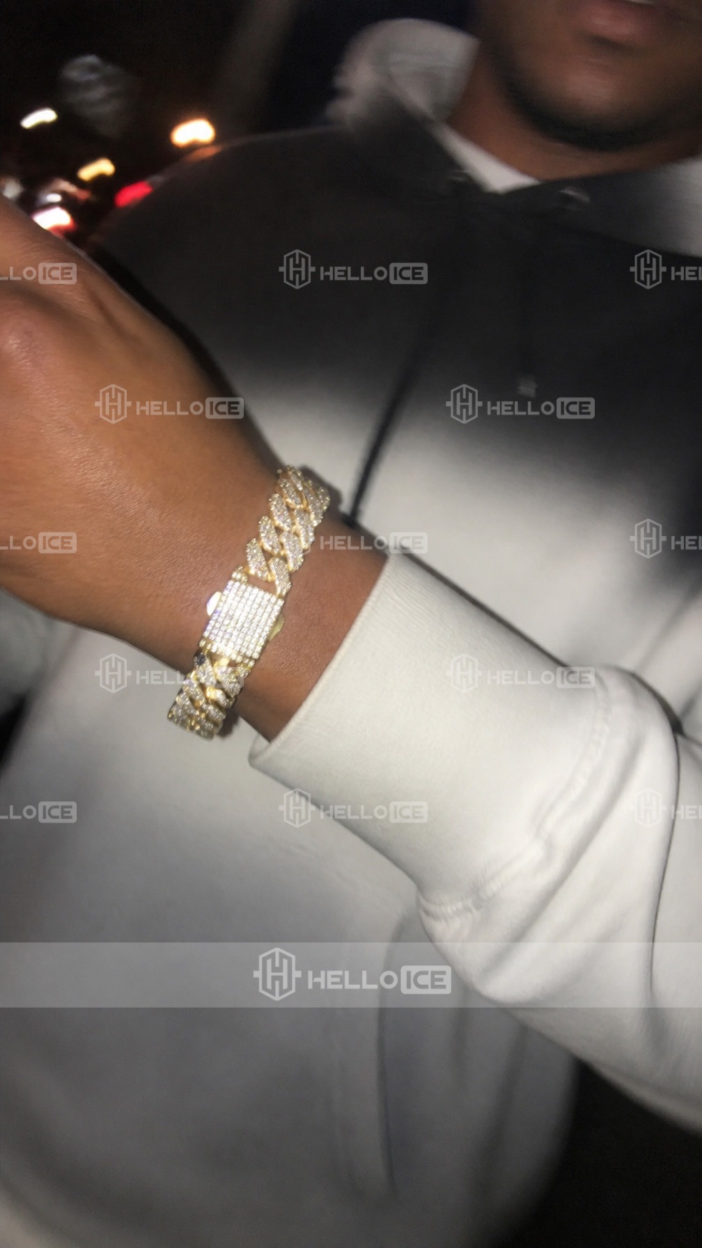 Helloice Review Image