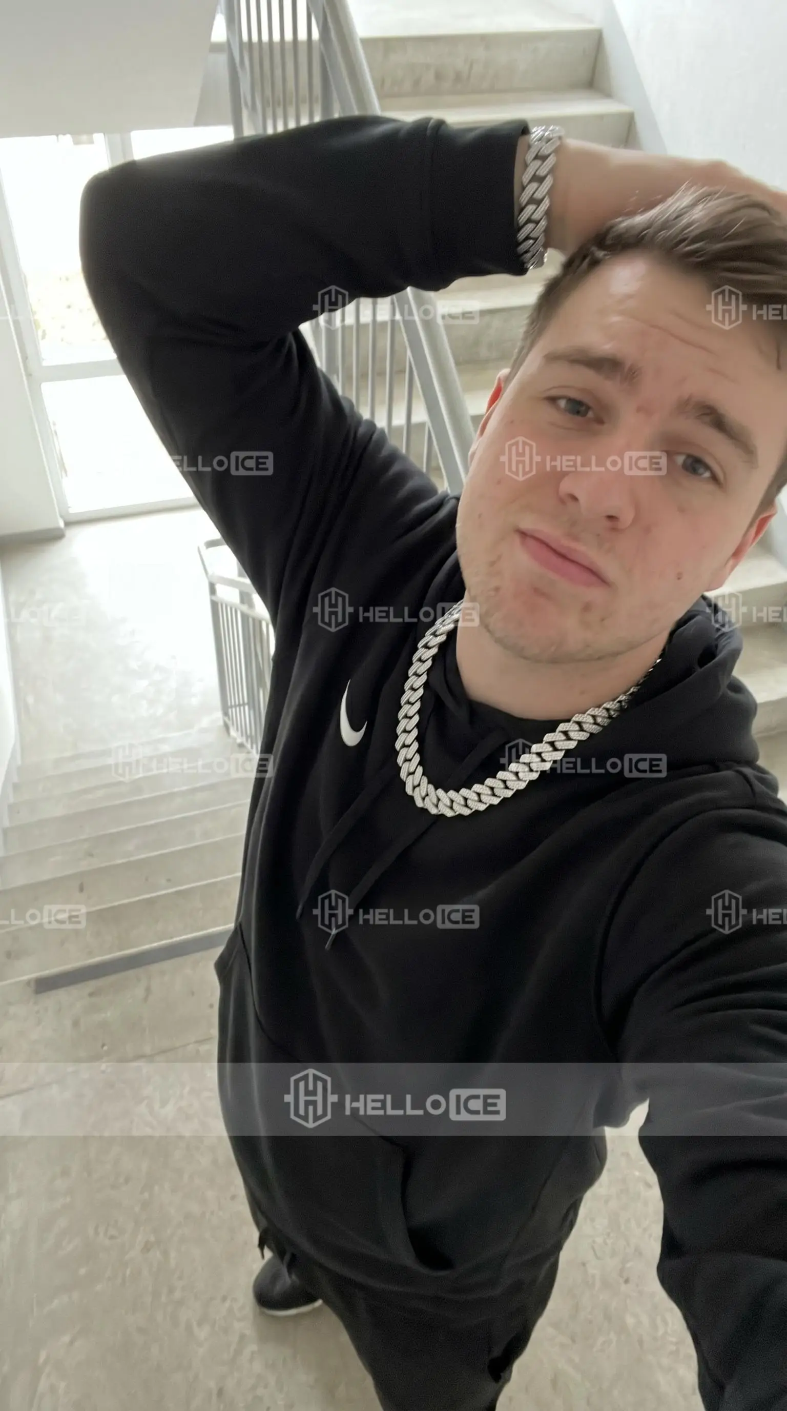 Helloice Review Image