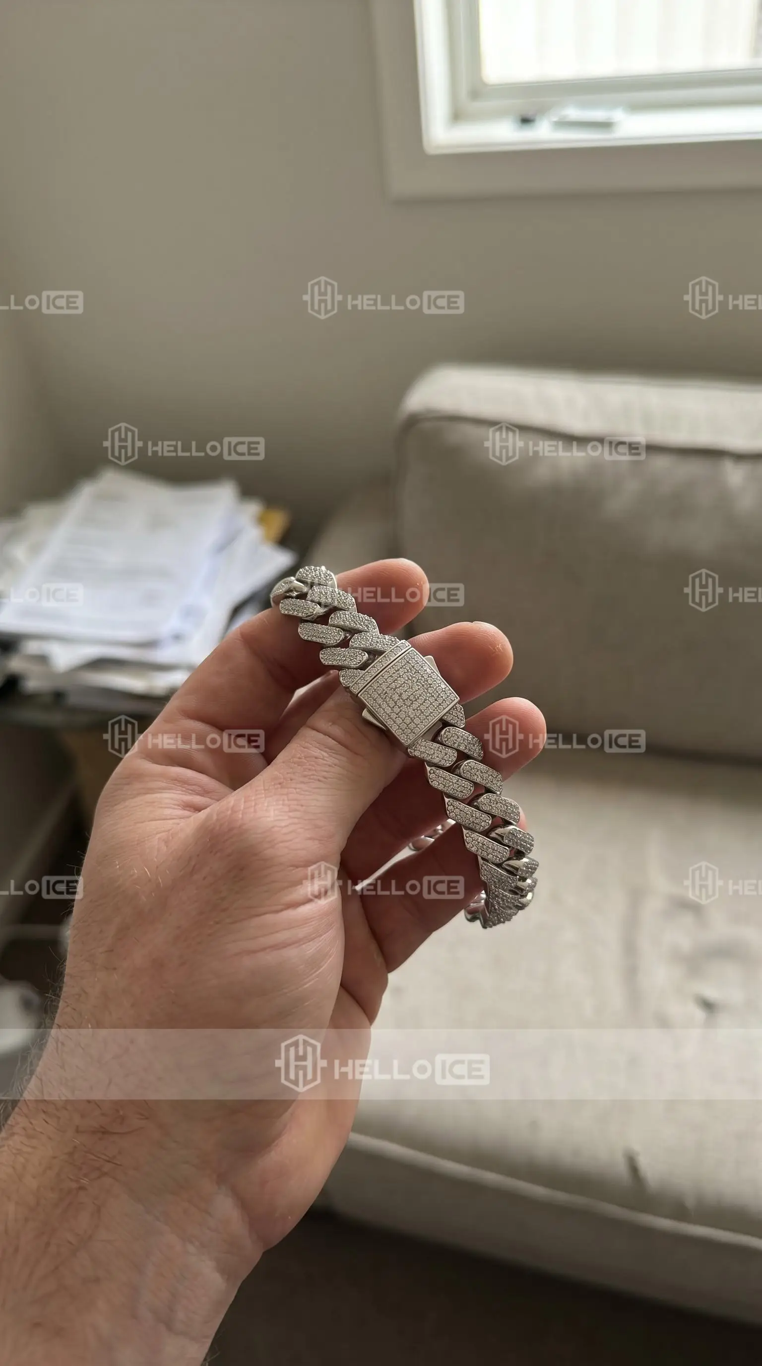 Helloice Review Image