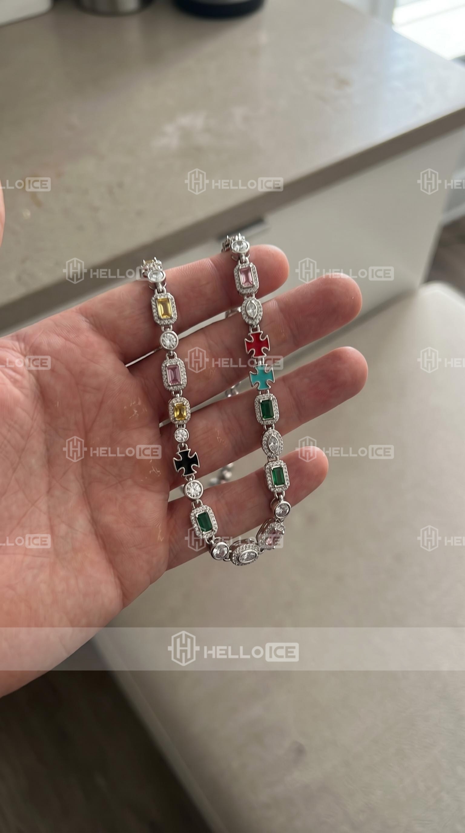 Helloice Review Image