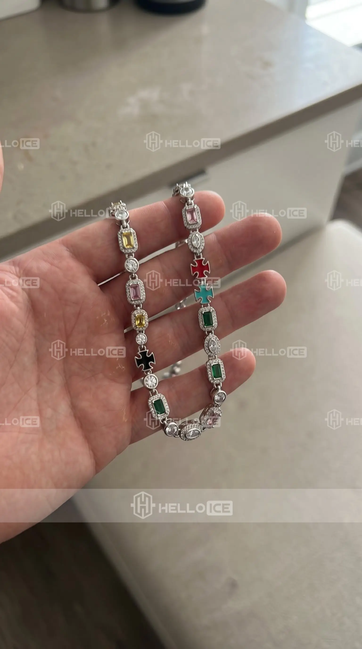 Helloice Review Image