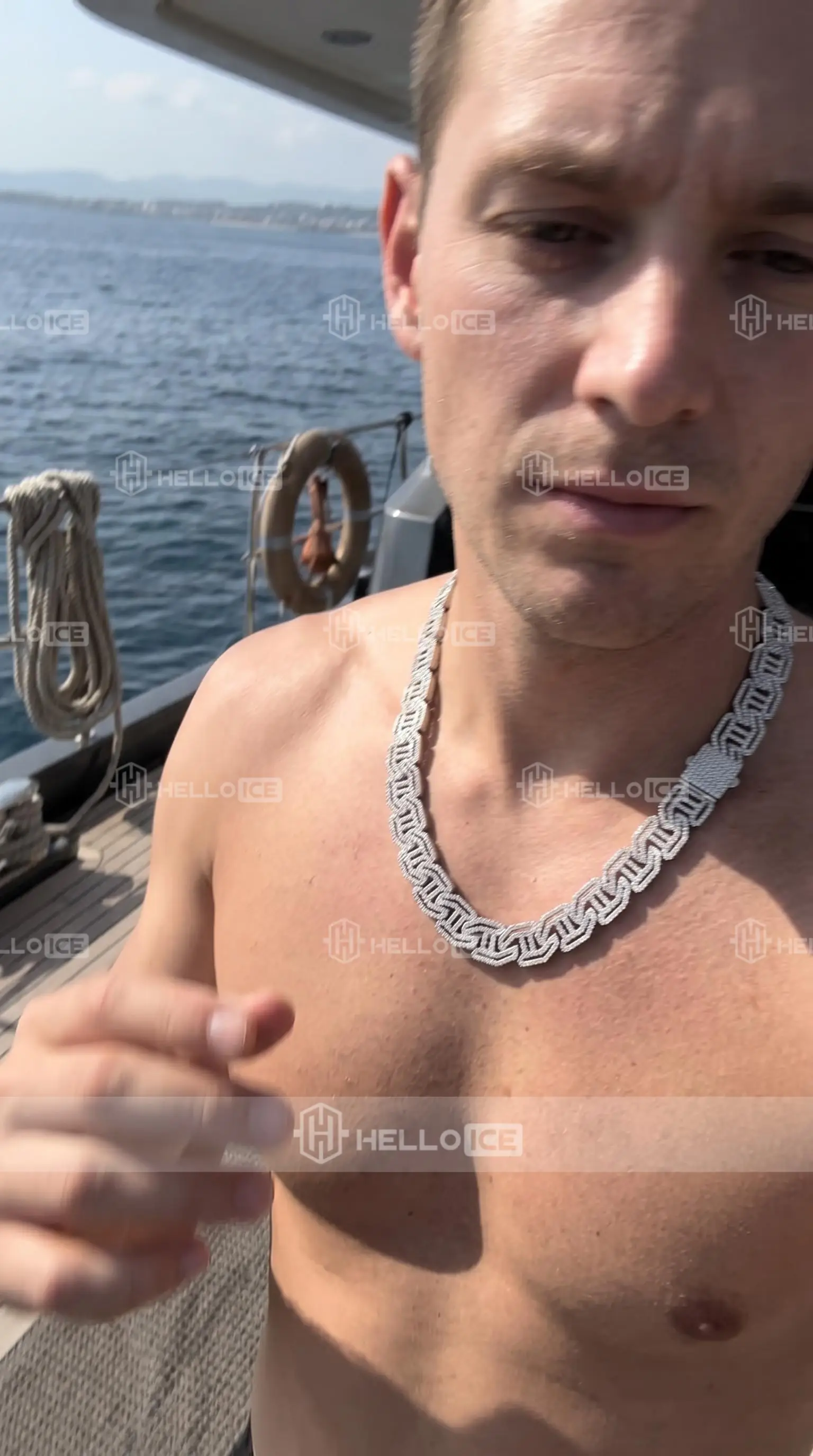 Helloice Review Image
