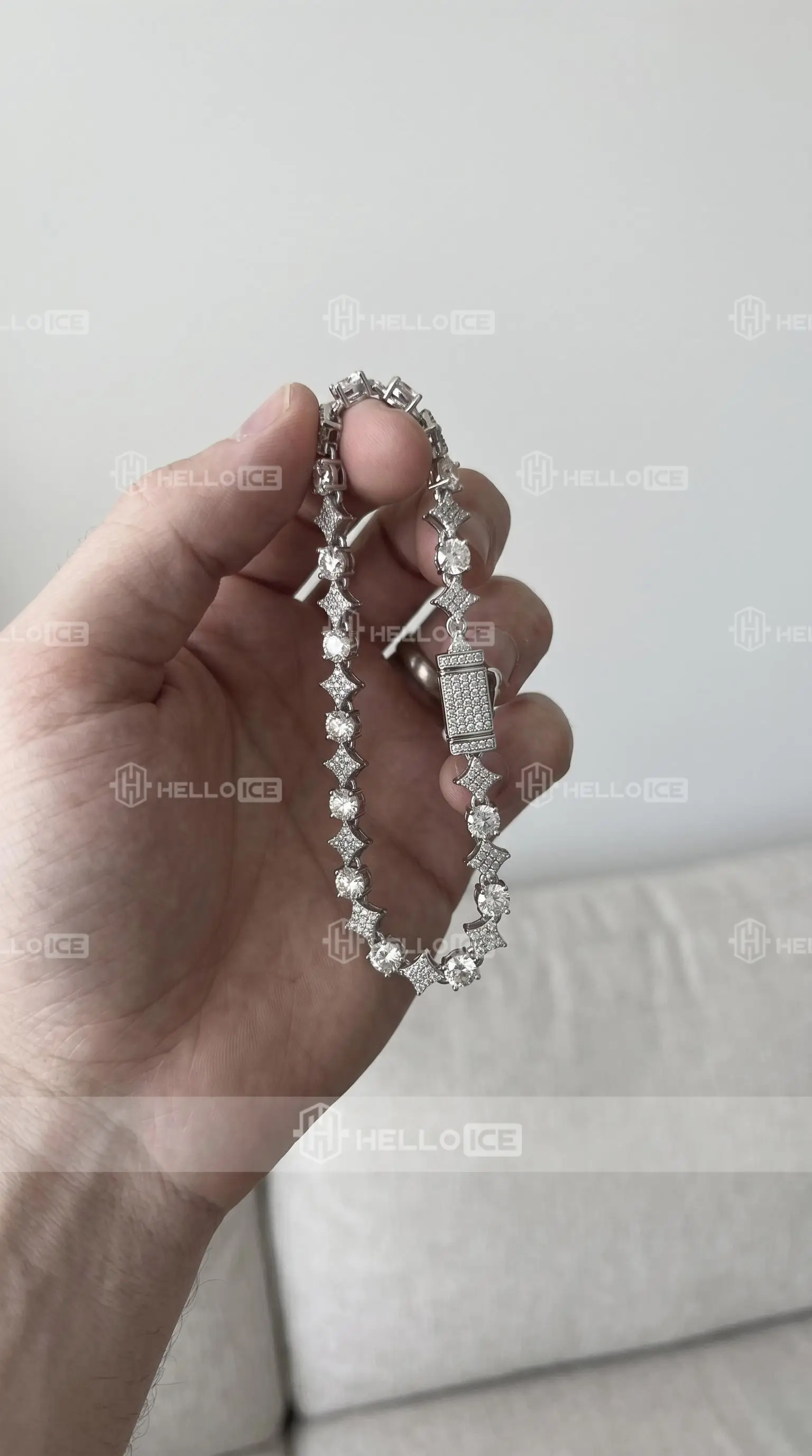 Helloice Review Image