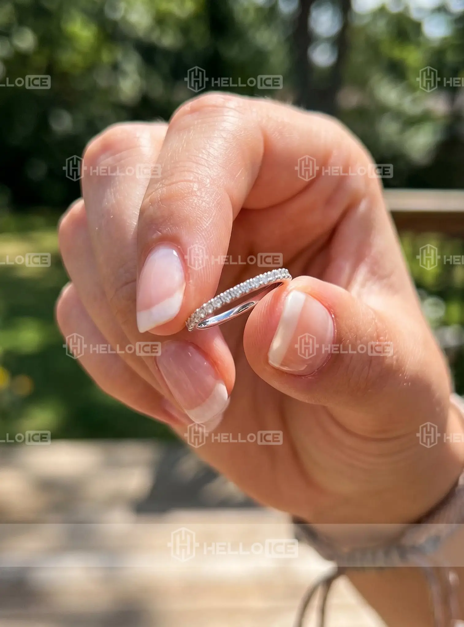 Helloice Review Image