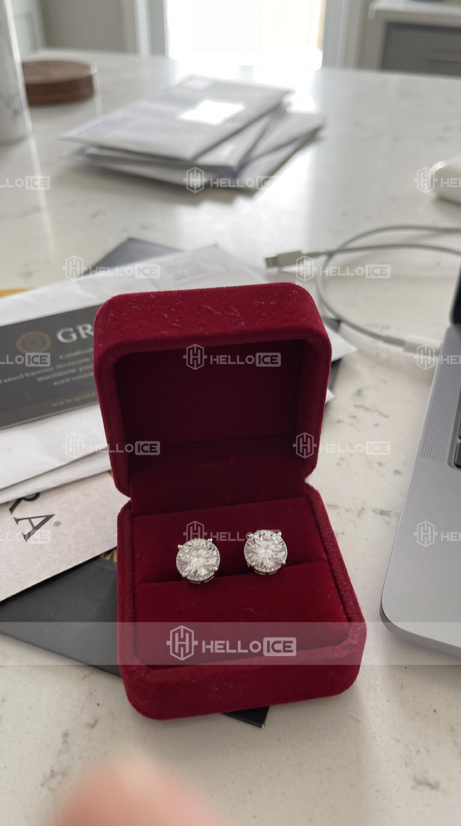 Helloice Review Image
